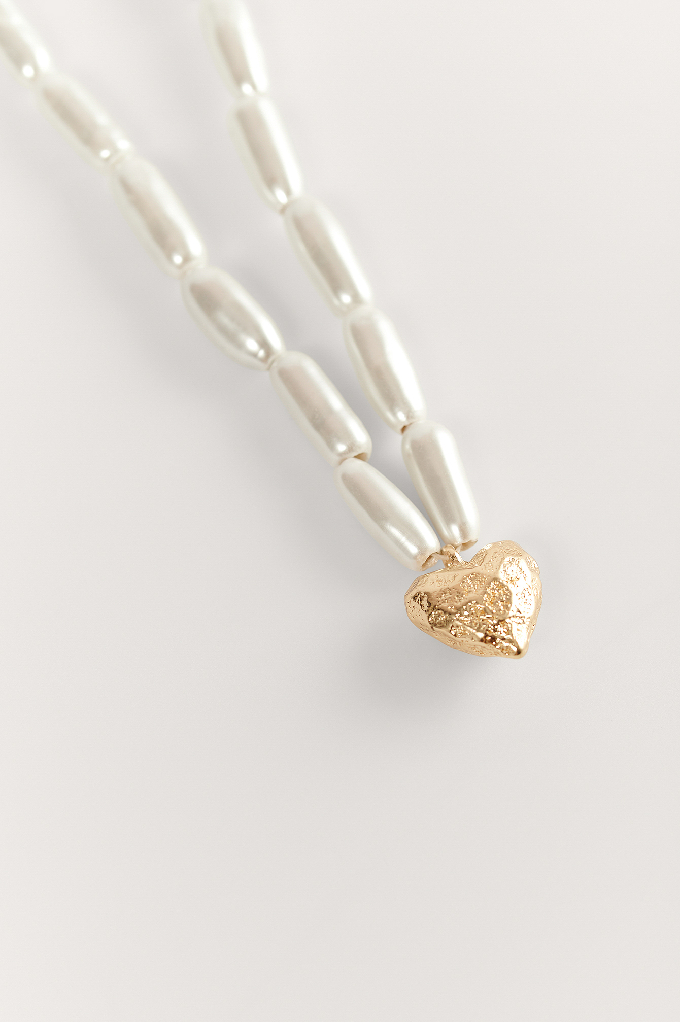 Heart Pendant Pearl Necklace White NAKD