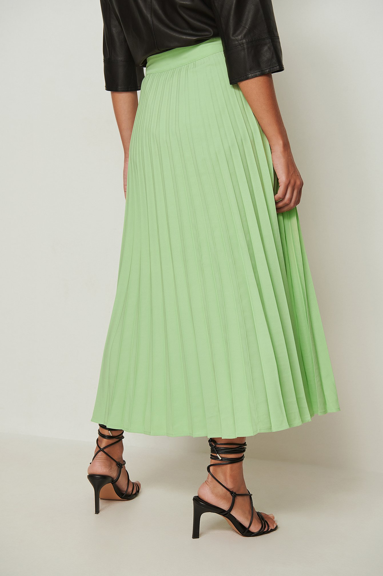 Heavy Pleated Midi Skirt Green | na-kd.com