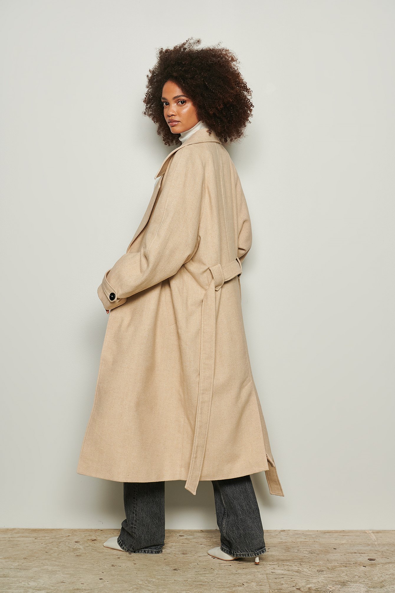 Beige Oversized jas met riem en visgraatmotief
