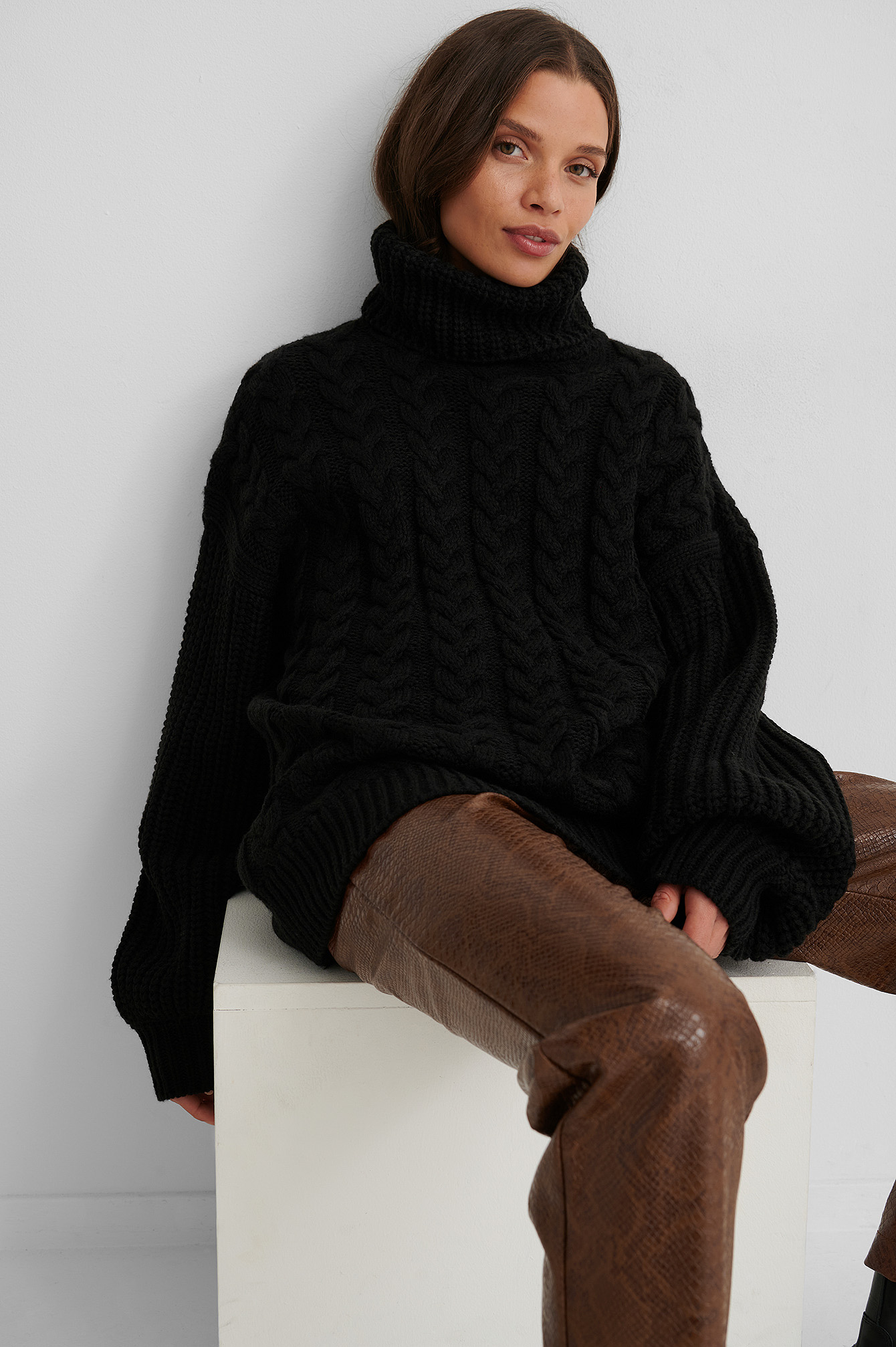 Damen Bekleidung Pullover und Strickwaren Sweatjacken NA-KD Gerippter Strickpullover Mit Hohem Ausschnitt in Schwarz 