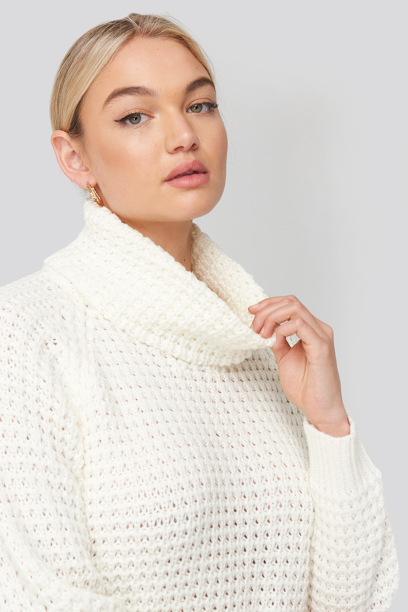 High Neck Pineapple Knitted Sweater Offwhite