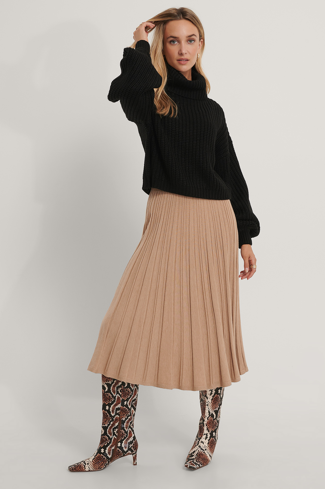 Damen Bekleidung Pullover und Strickwaren Rollkragenpullover NA-KD Trend Kurzer Strickpullover in Schwarz 