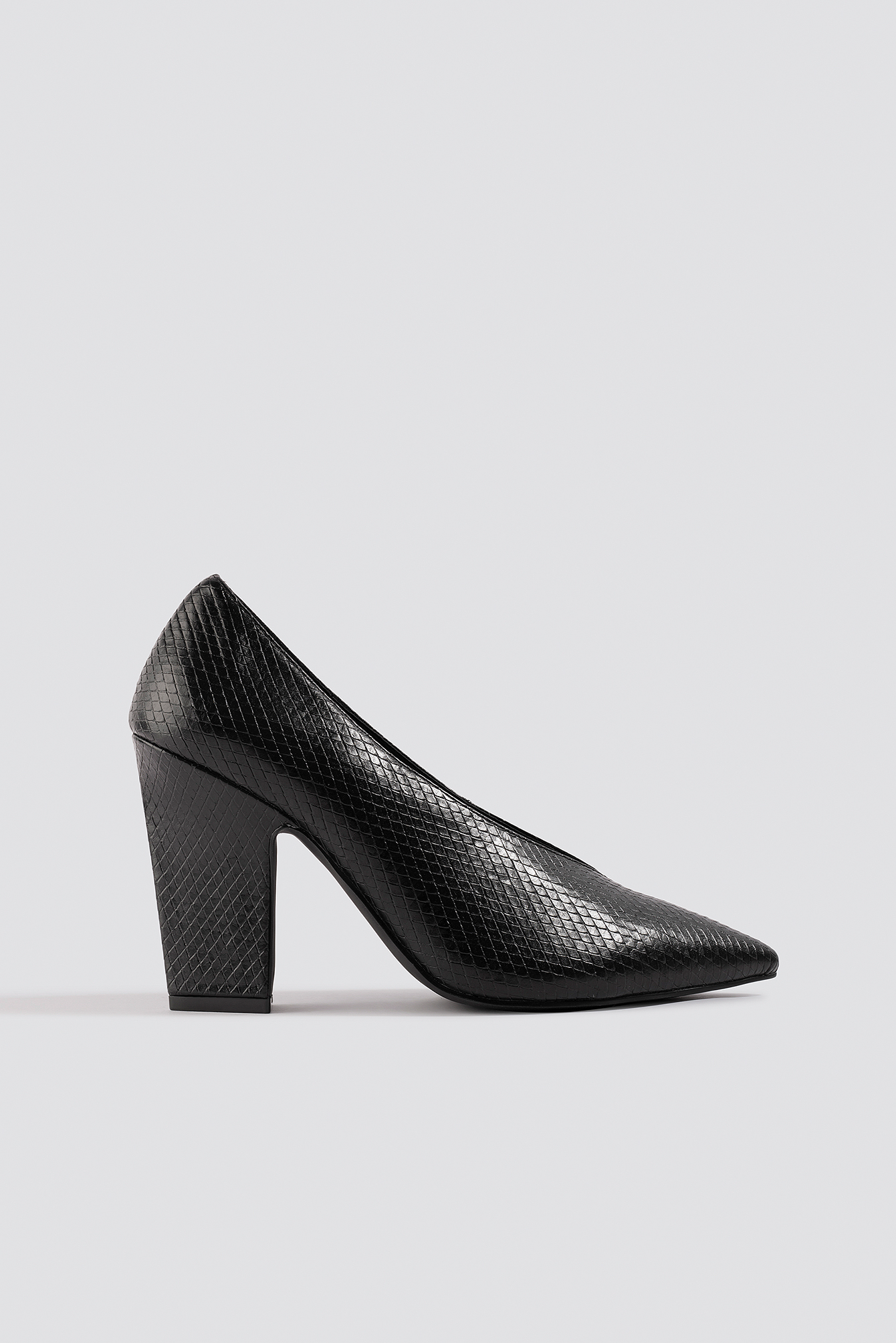High Vamp Pointy Pumps Black