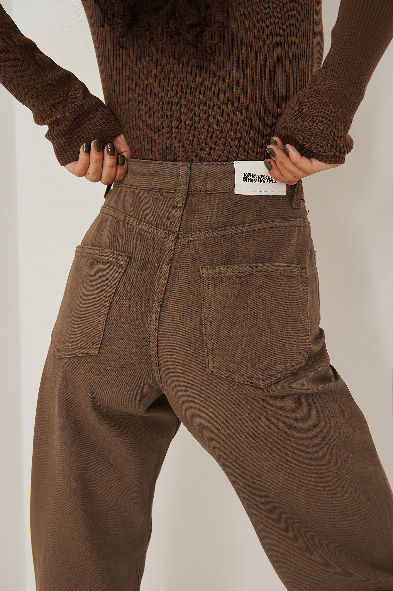 geweld openbaring Menstruatie Rechte jeans met hoge taille Bruin | NA-KD