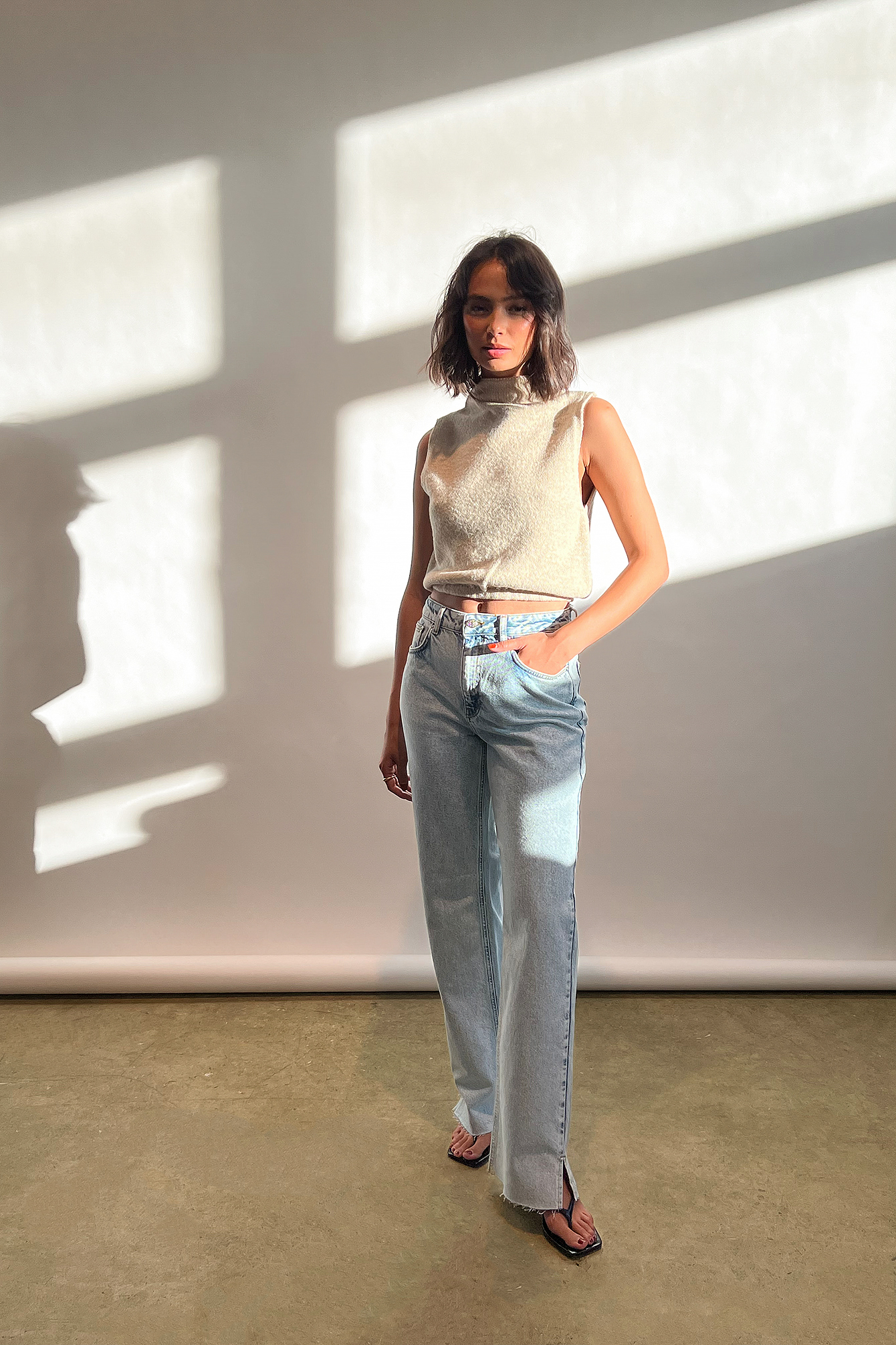 Jeans a vita alta con gamba ampia e orlo a vivo biologici Blu | na-kd.com