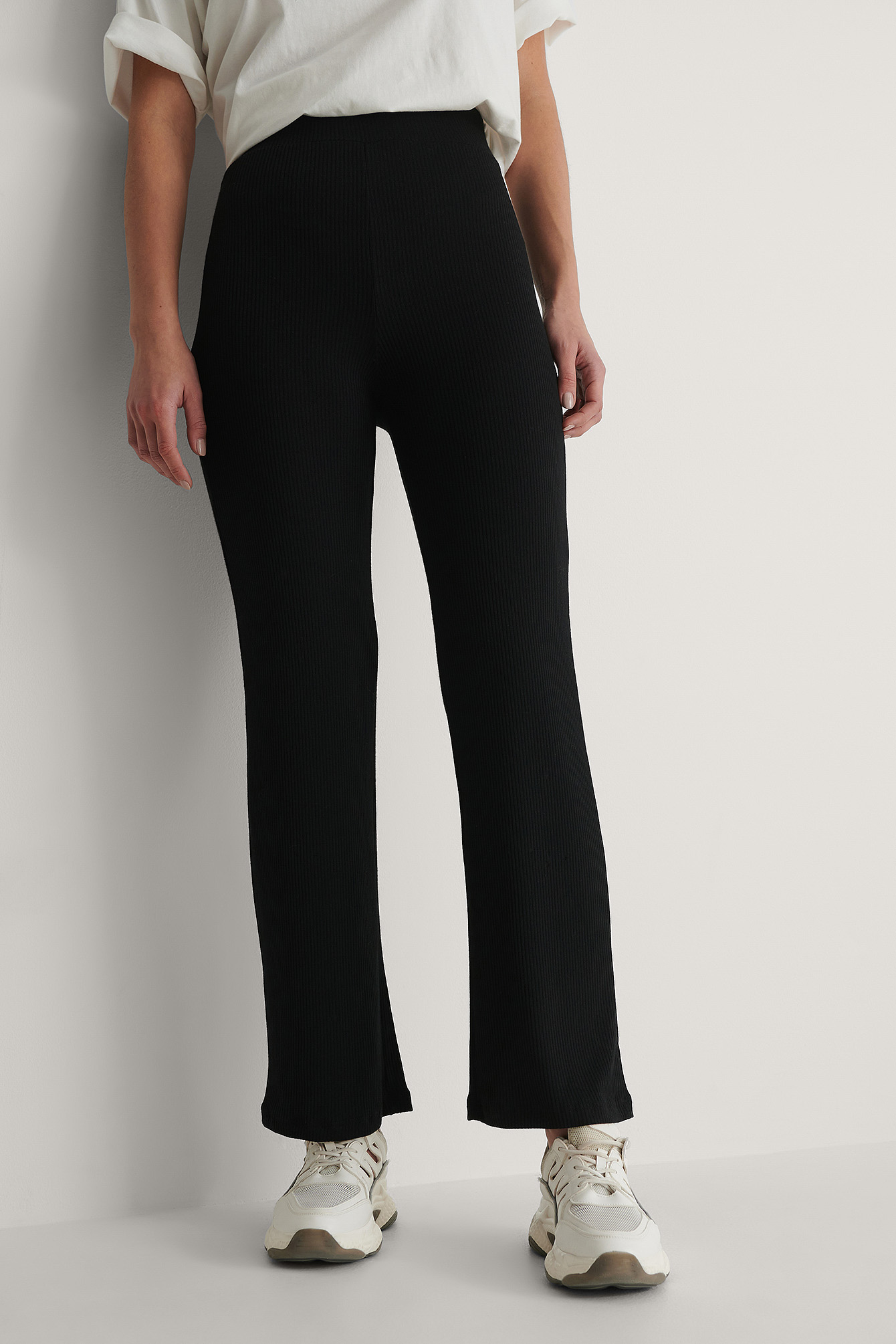 NA-KD Vastgebonden broek zwart casual uitstraling Mode Broeken Vastgebonden broeken 