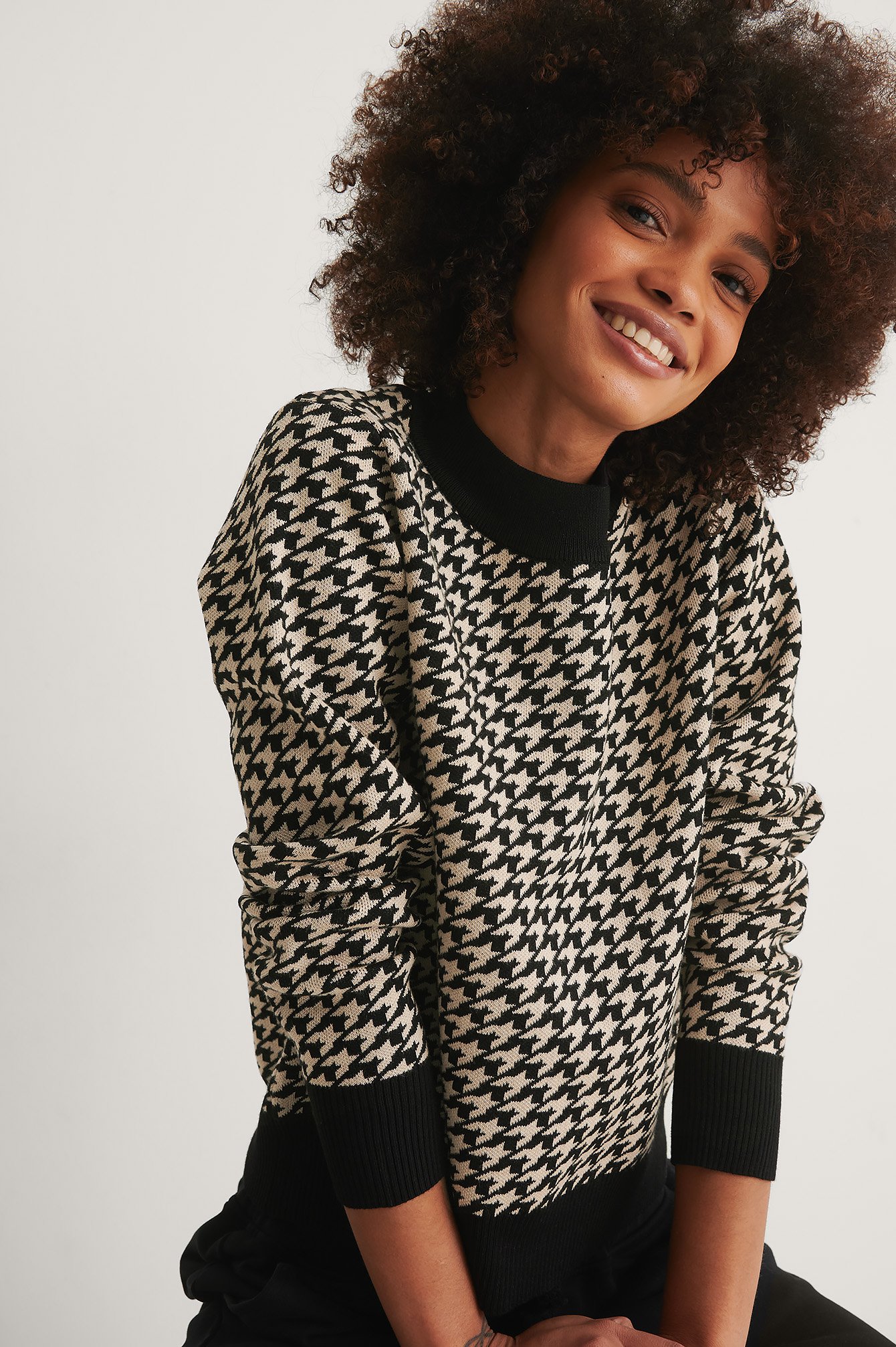 Houndstooth Knitted Sweater Black | NA-KD