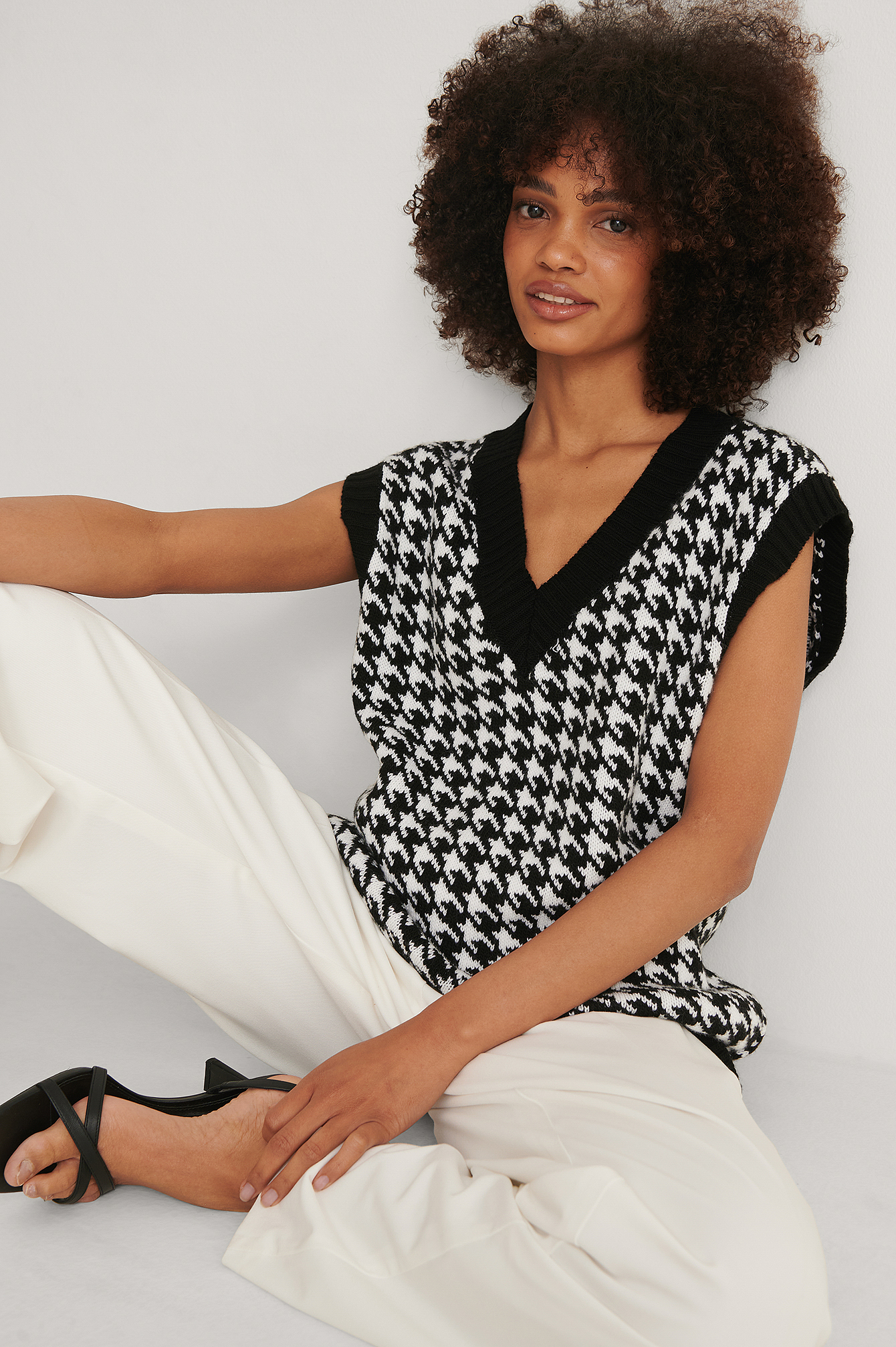 Houndstooth V-neck Knitted Vest Black 