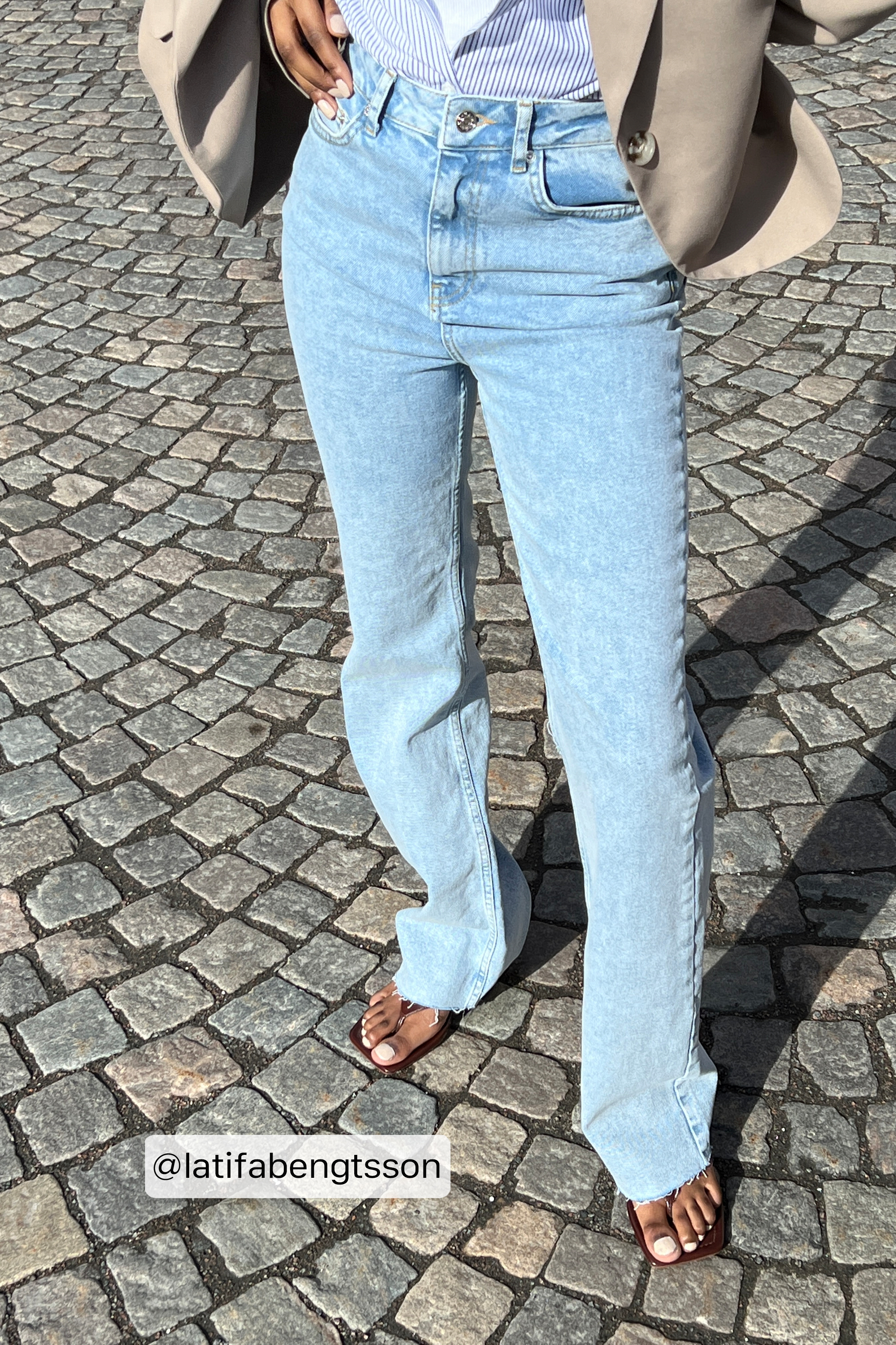 NA-KD Denim Misslisibell x Bootcut-Jeans in Blau Damen Bekleidung Jeans Bootcut Jeans 