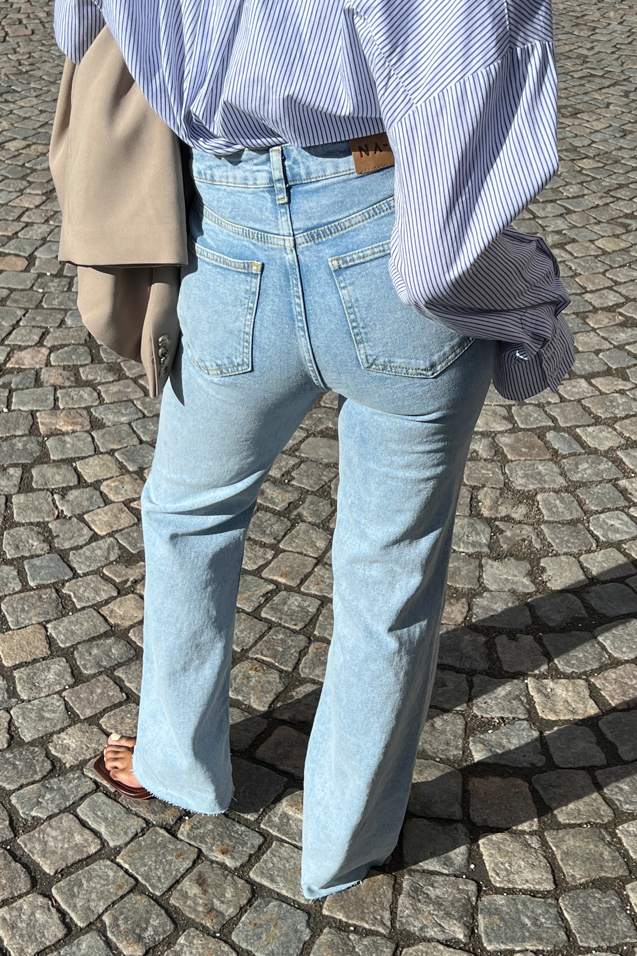 NA-KD Denim Nina Houston x Organische Schlagjeans in Blau Damen Bekleidung Jeans Bootcut Jeans 