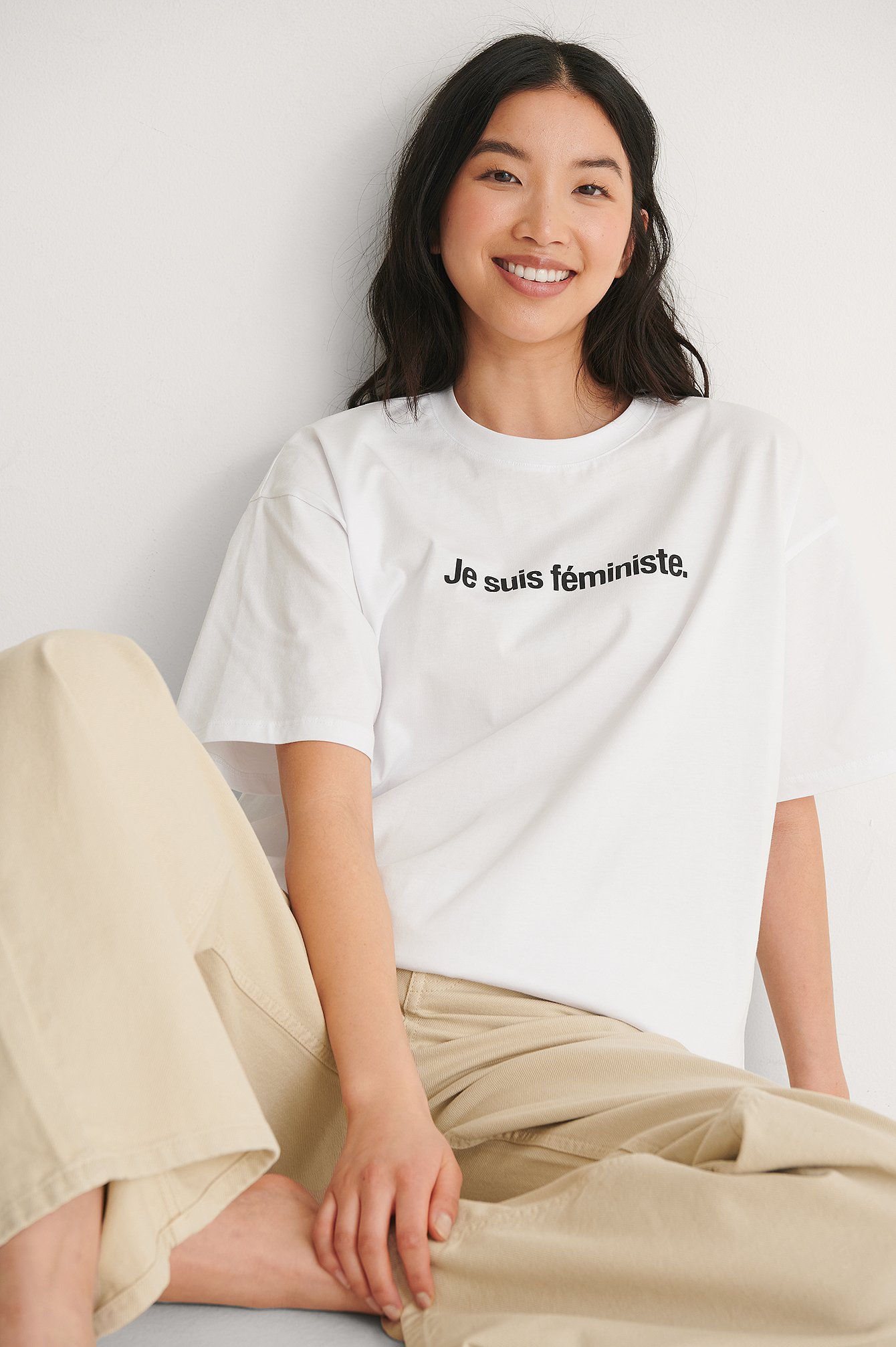 White T-shirt med Je Suis Feminist