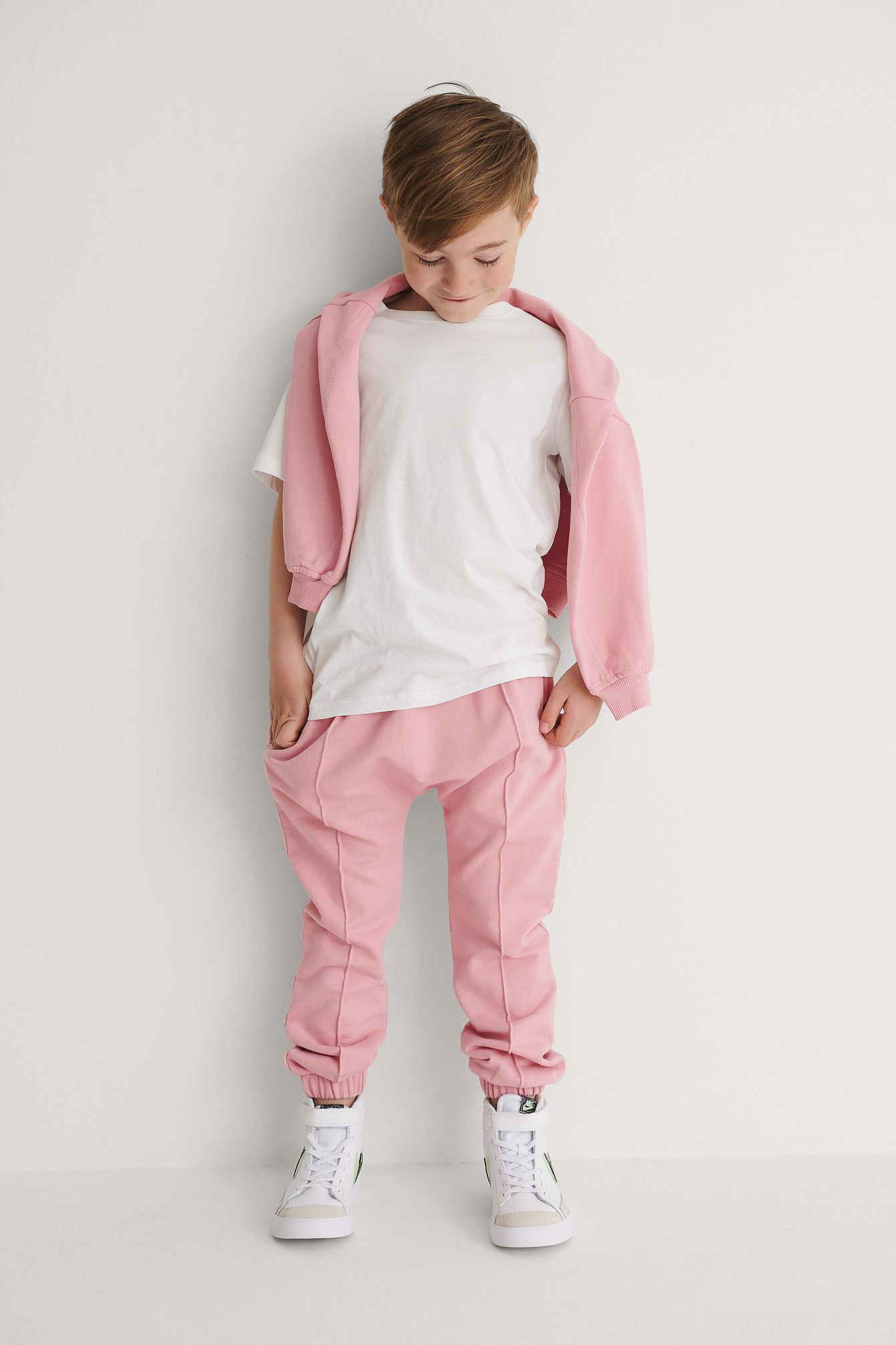Pantaloni della tuta con dettaglio dell'orlo Rosa | na-kd.com
