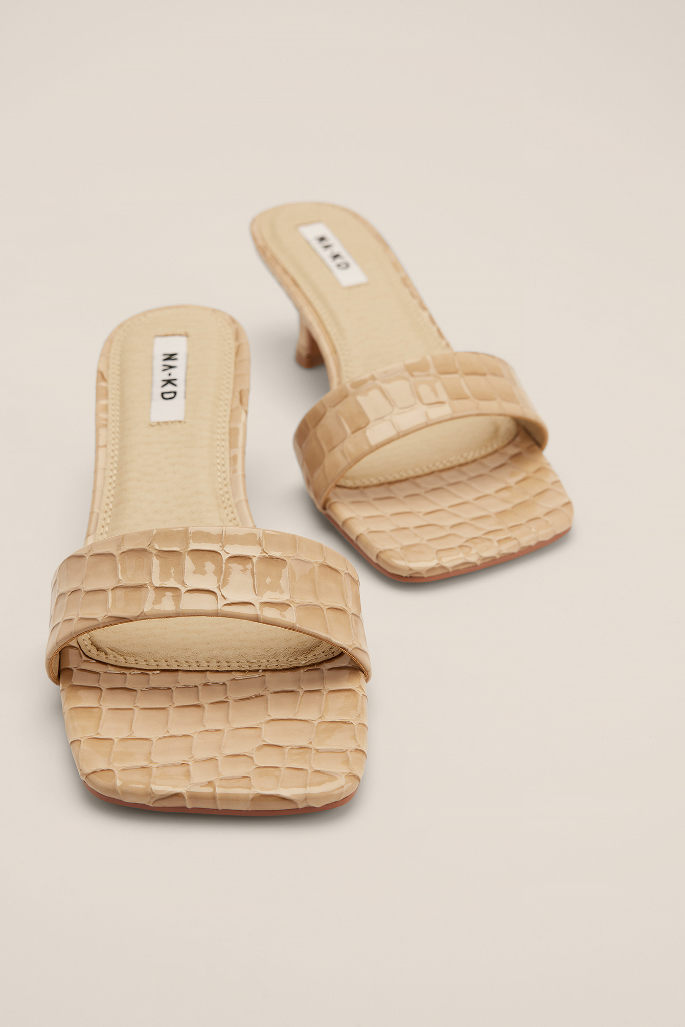 Kitten muiltjes met hiel Beige | na-kd.com