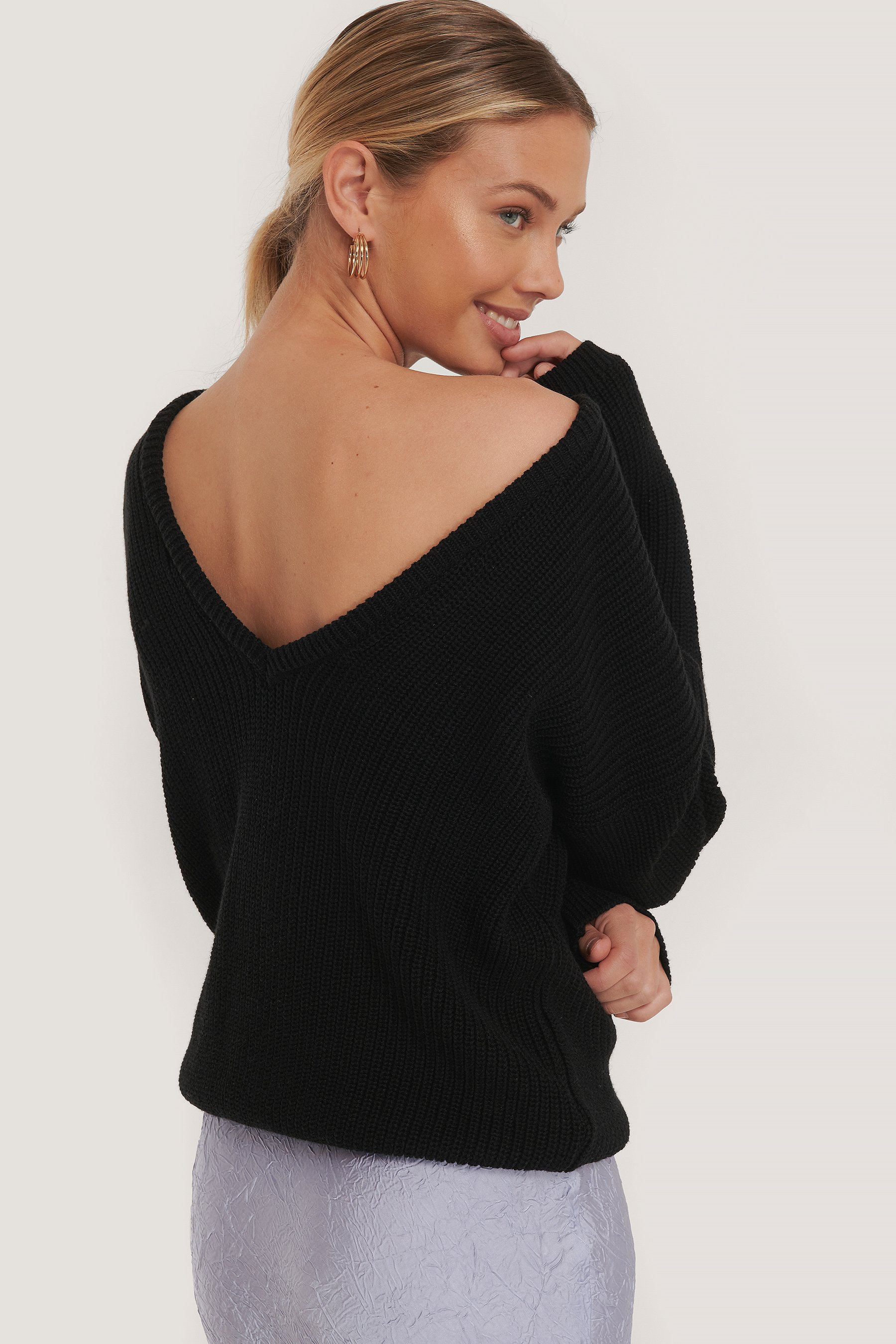 Knitted Deep V-neck Sweater Black | na-kd.com