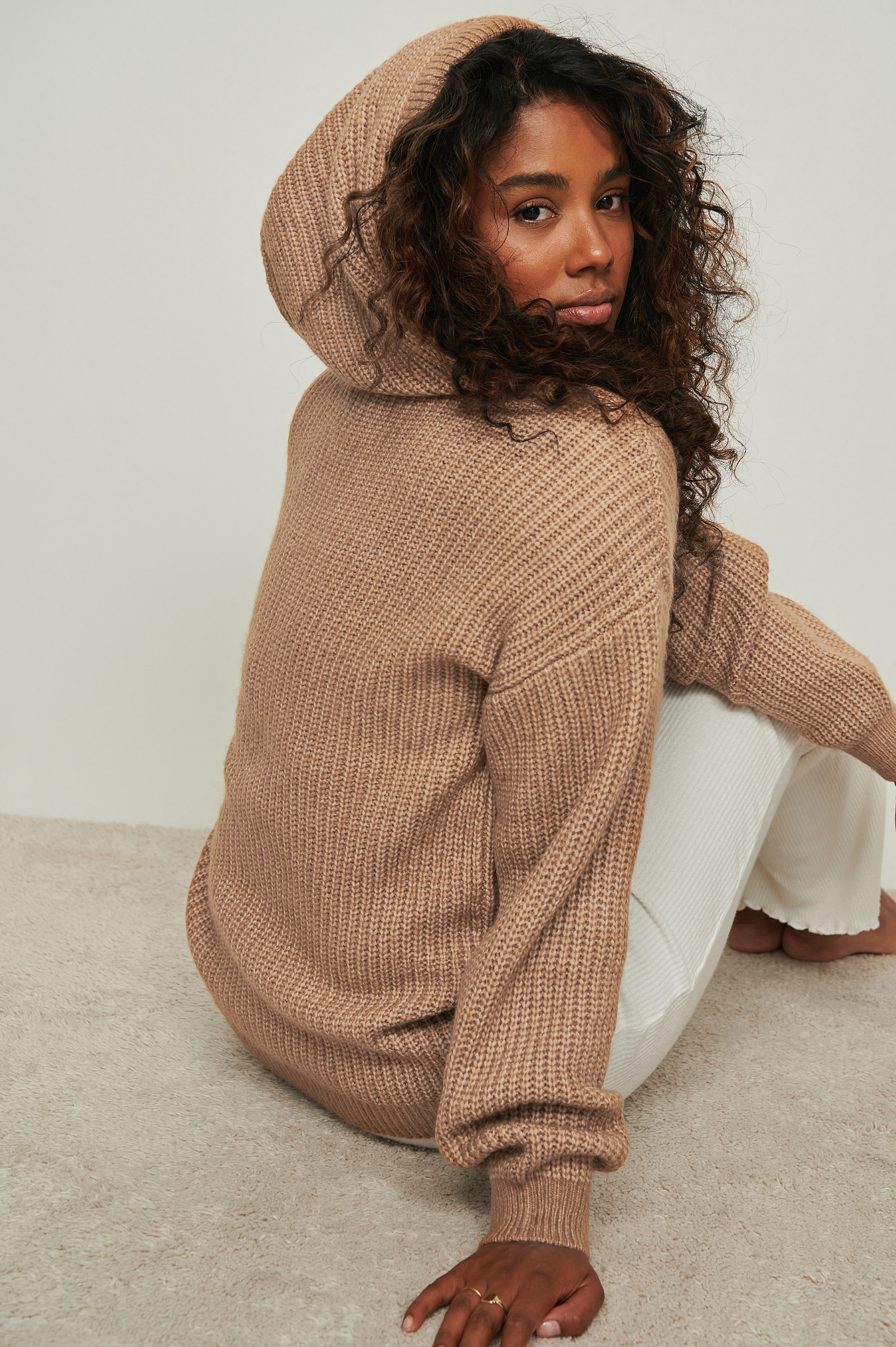 Knitted Front Pocket Hoodie Beige | na 
