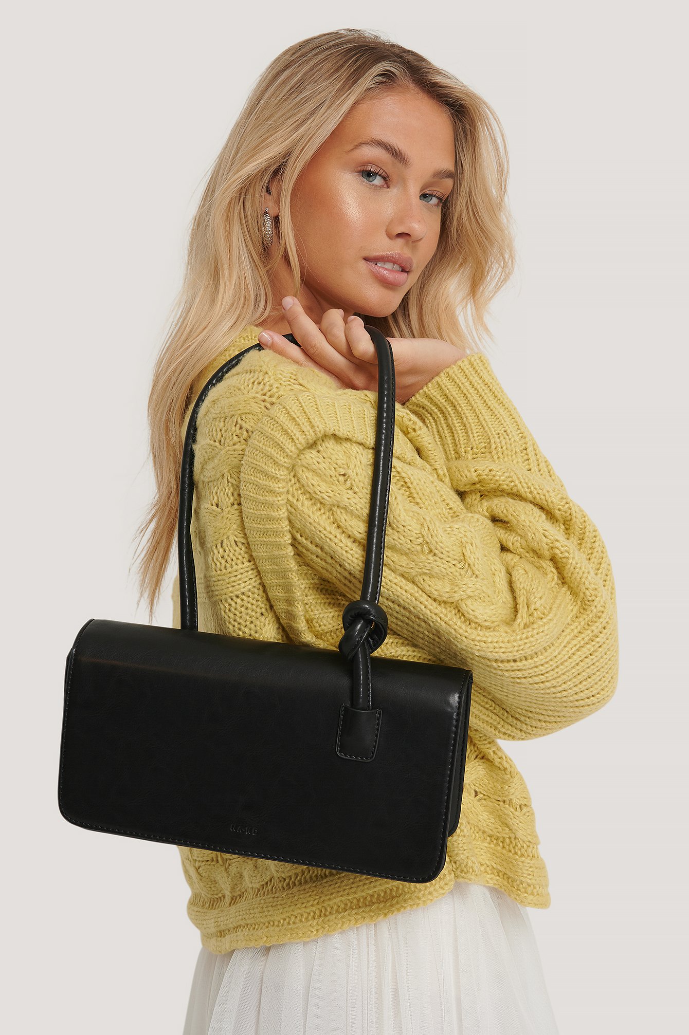 Knot Strap Wide Shoulder Bag Black