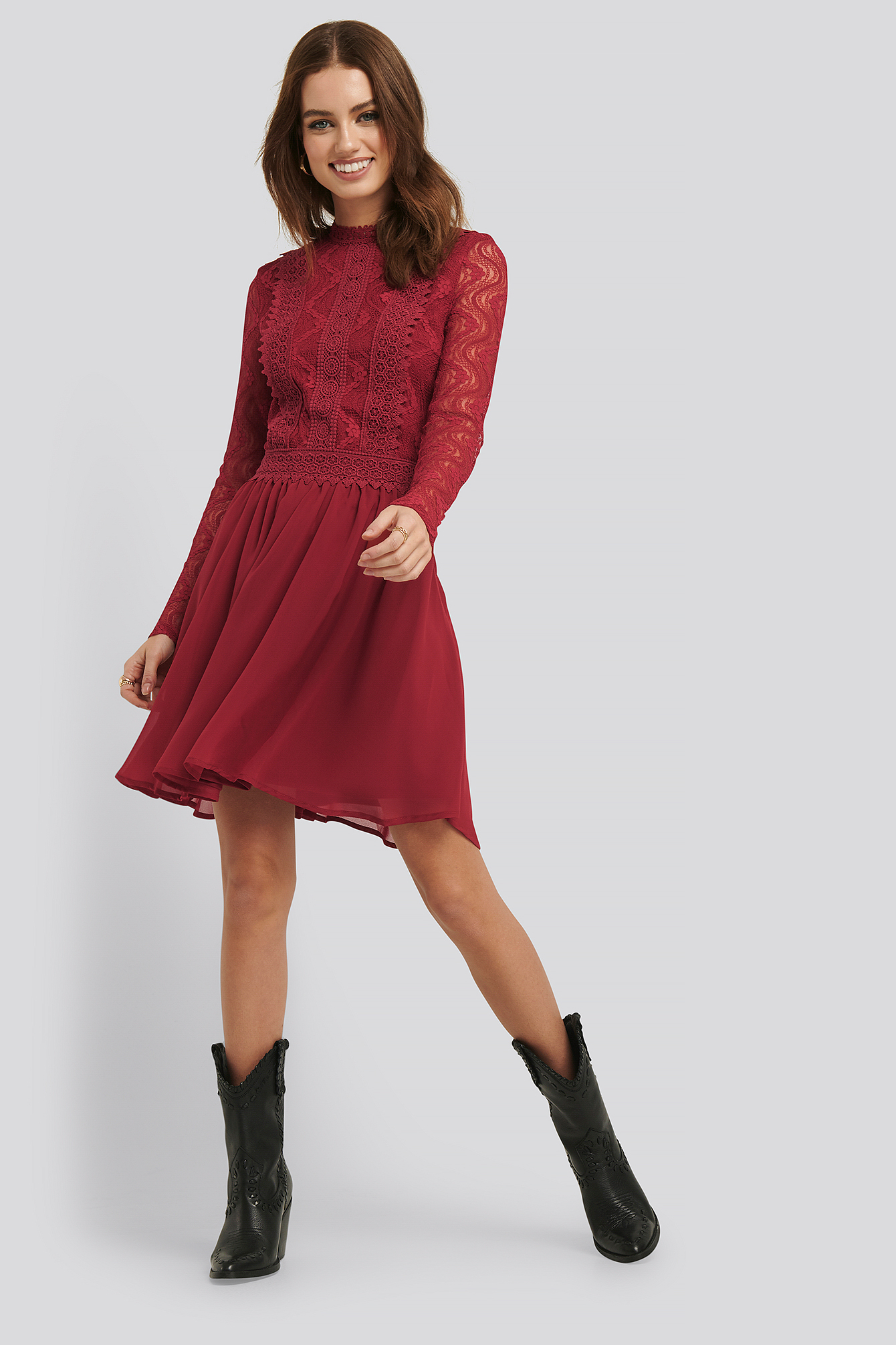 Lace Anglaise LS Mini Dress Red | na-kd.com