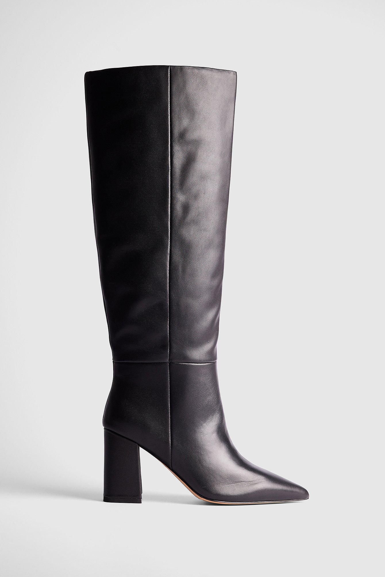 NA-KD Shoes Spetsiga boots i läder med blockhäl - Black