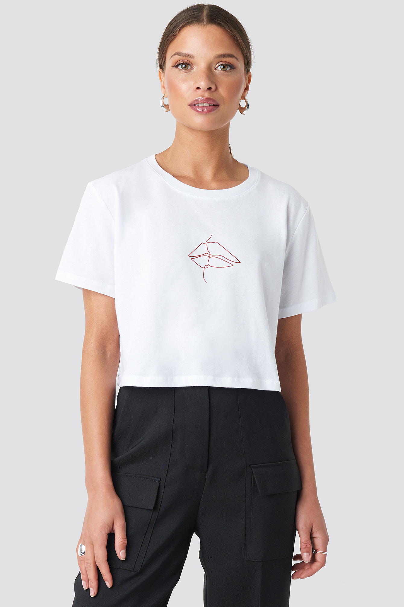 Lip Cropped Tee Biały | NA-KD
