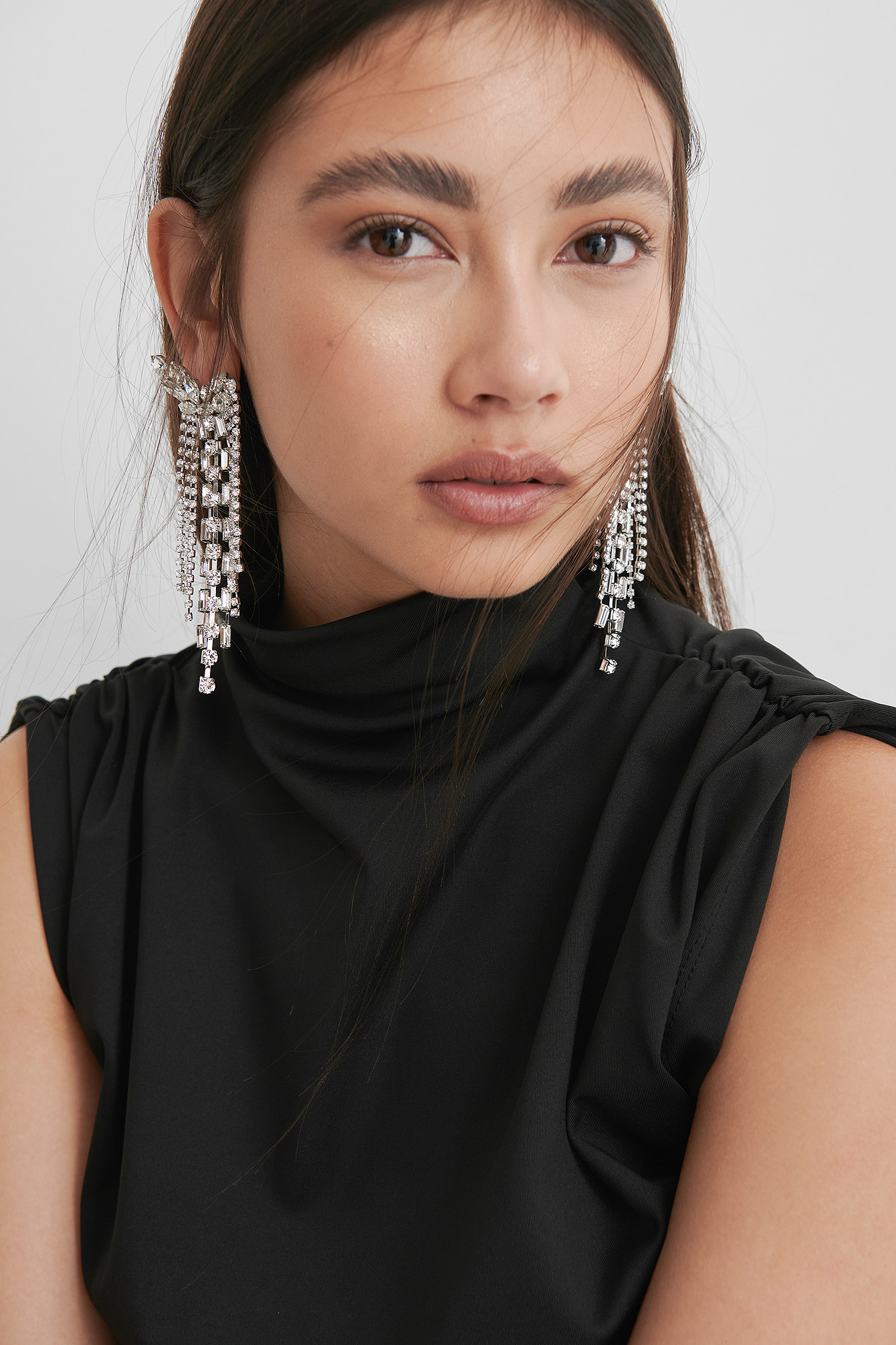 Long Drop Rhinestone Earrings Silver | NA-KD