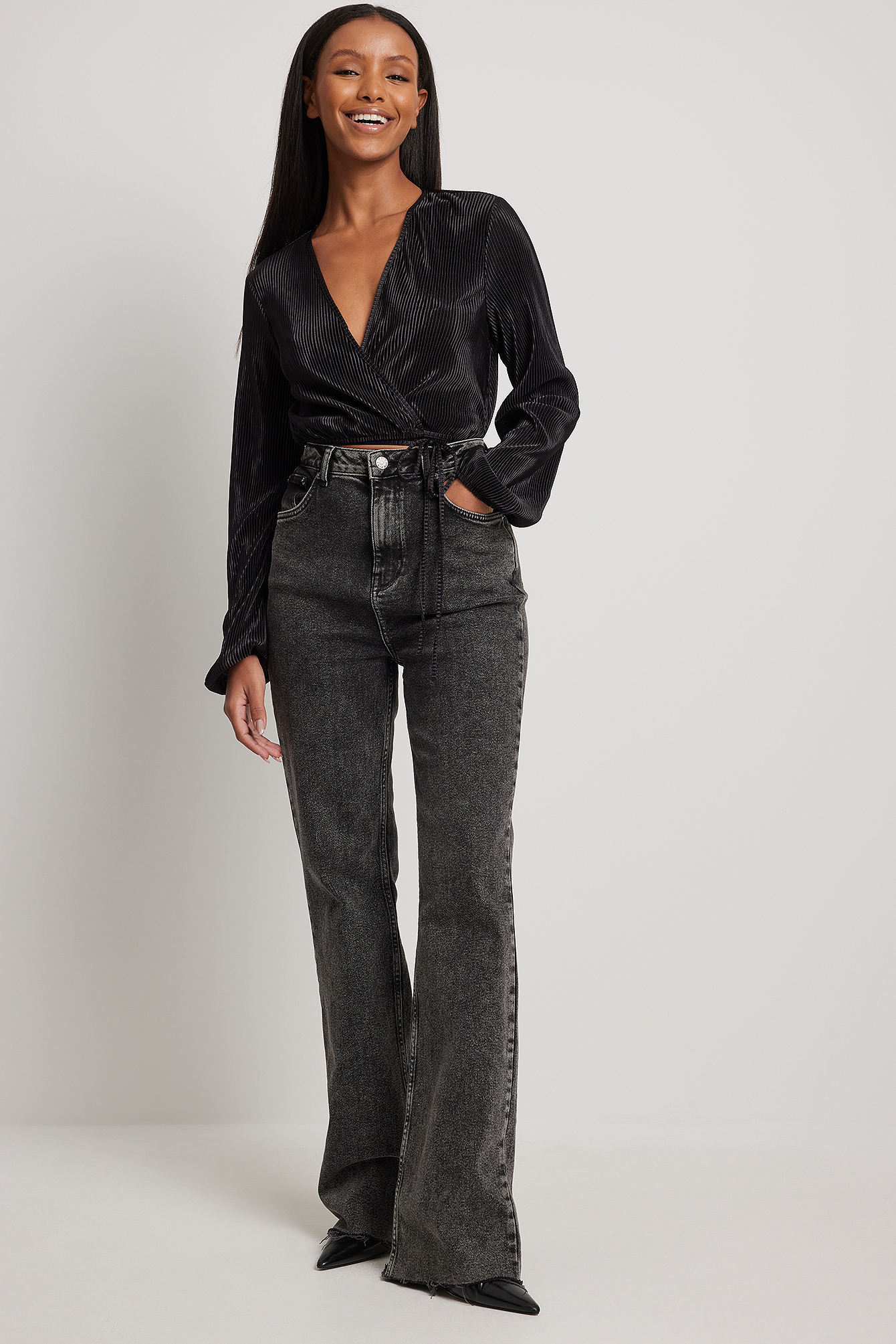 Lang rmeliges Plissiertes Wickeltop Schwarz NA KD lang-rmeliges-plissiertes-wickeltop-schwarz-na-kd