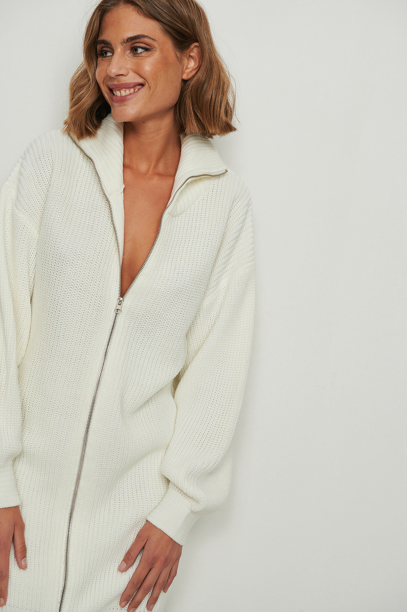 NA-KD Synthetik Langer Pullover mit Reißverschluss in Weiß Damen Bekleidung Pullover und Strickwaren Sweatjacken 