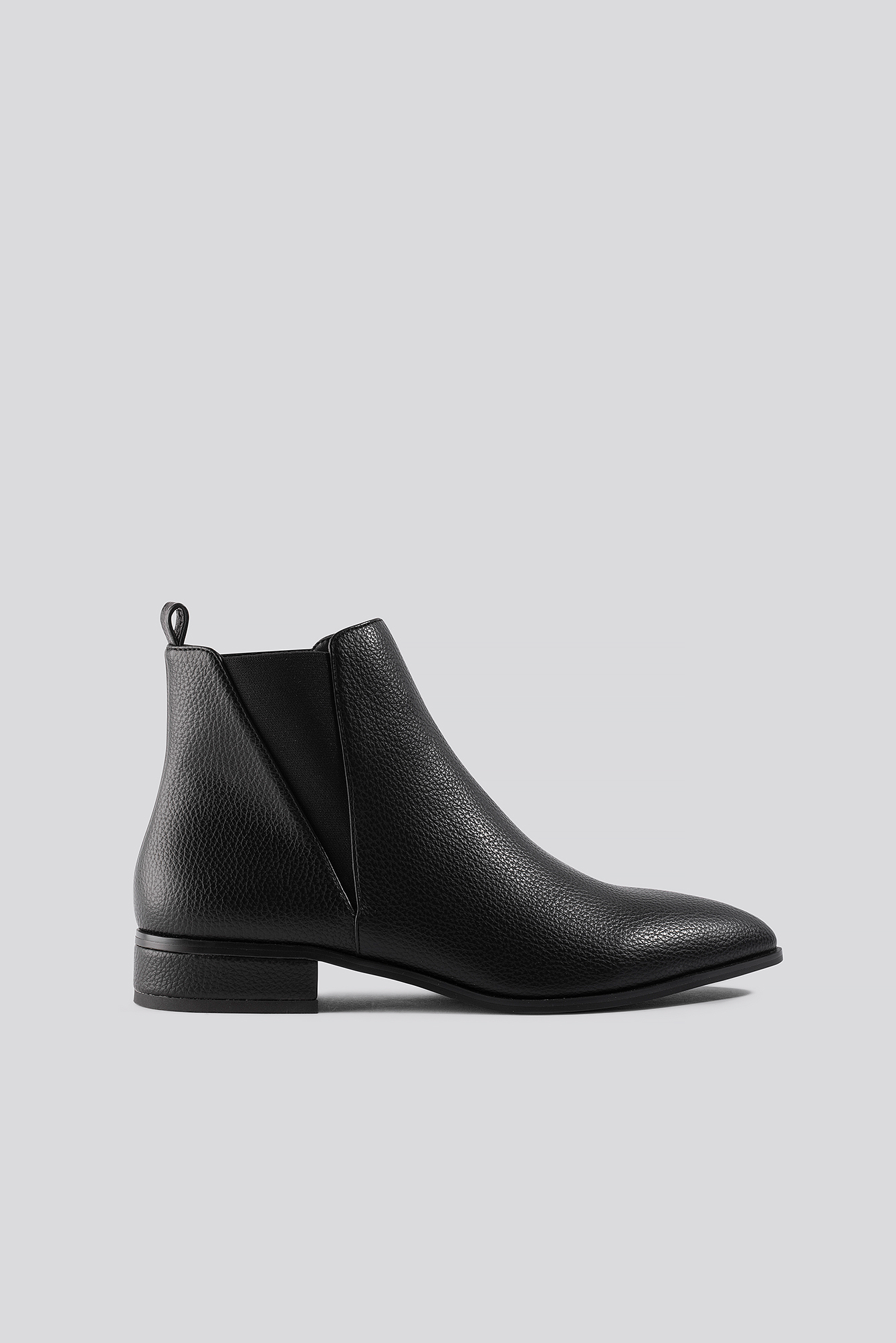 Low Pointy Chelsea Boots Black