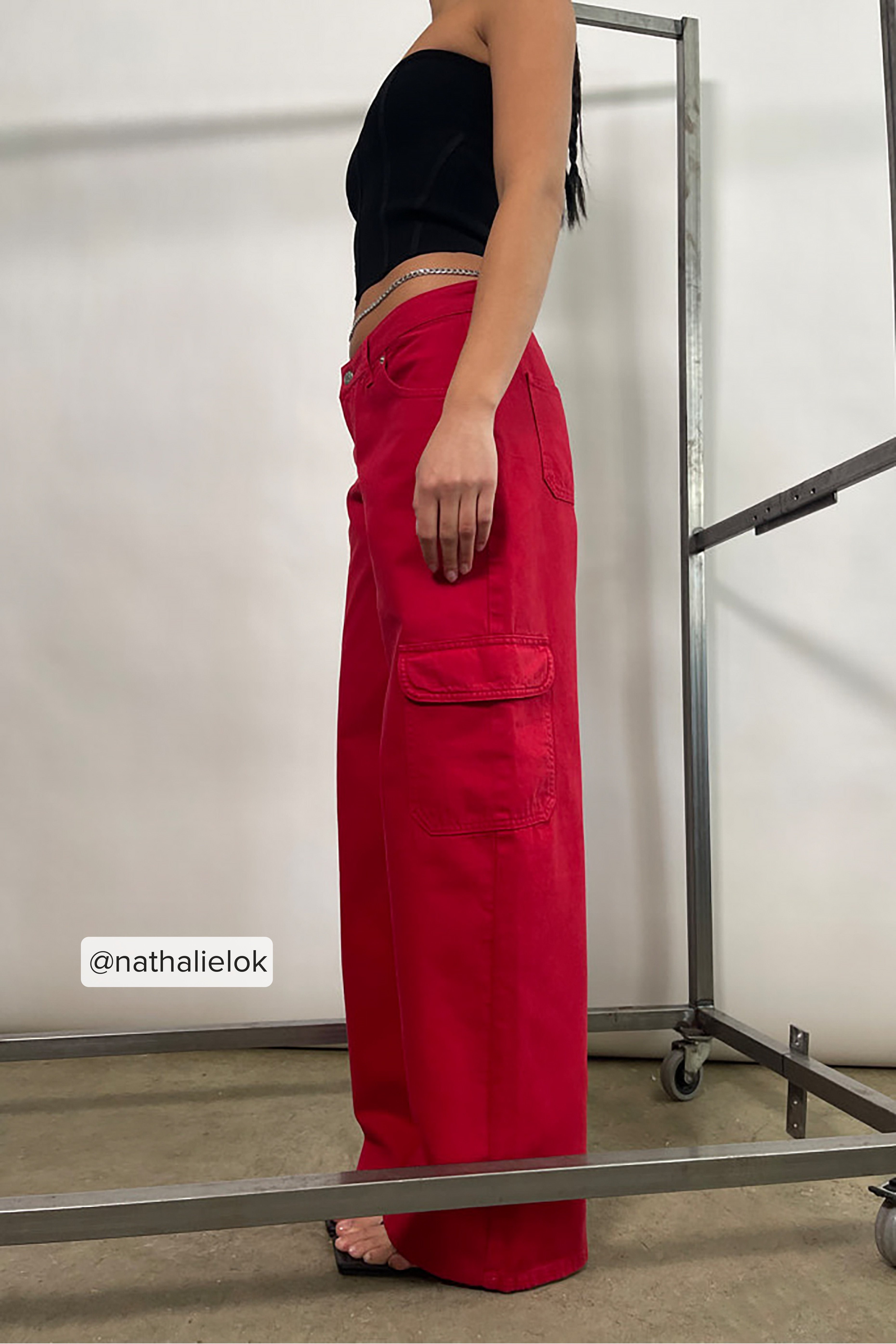 NA-KD Denim Gerade Jeans mit seitlichen Taschen in Rot Damen Bekleidung Hosen und Chinos Cargohosen 