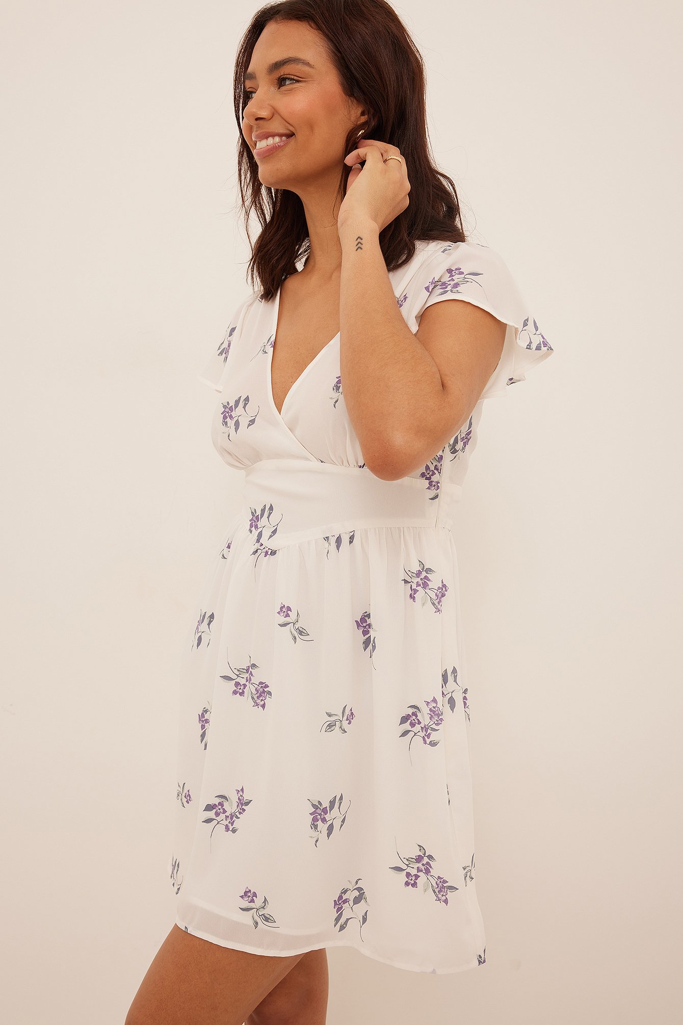Violette All Over Mini-jurk met gemarkeerde taille