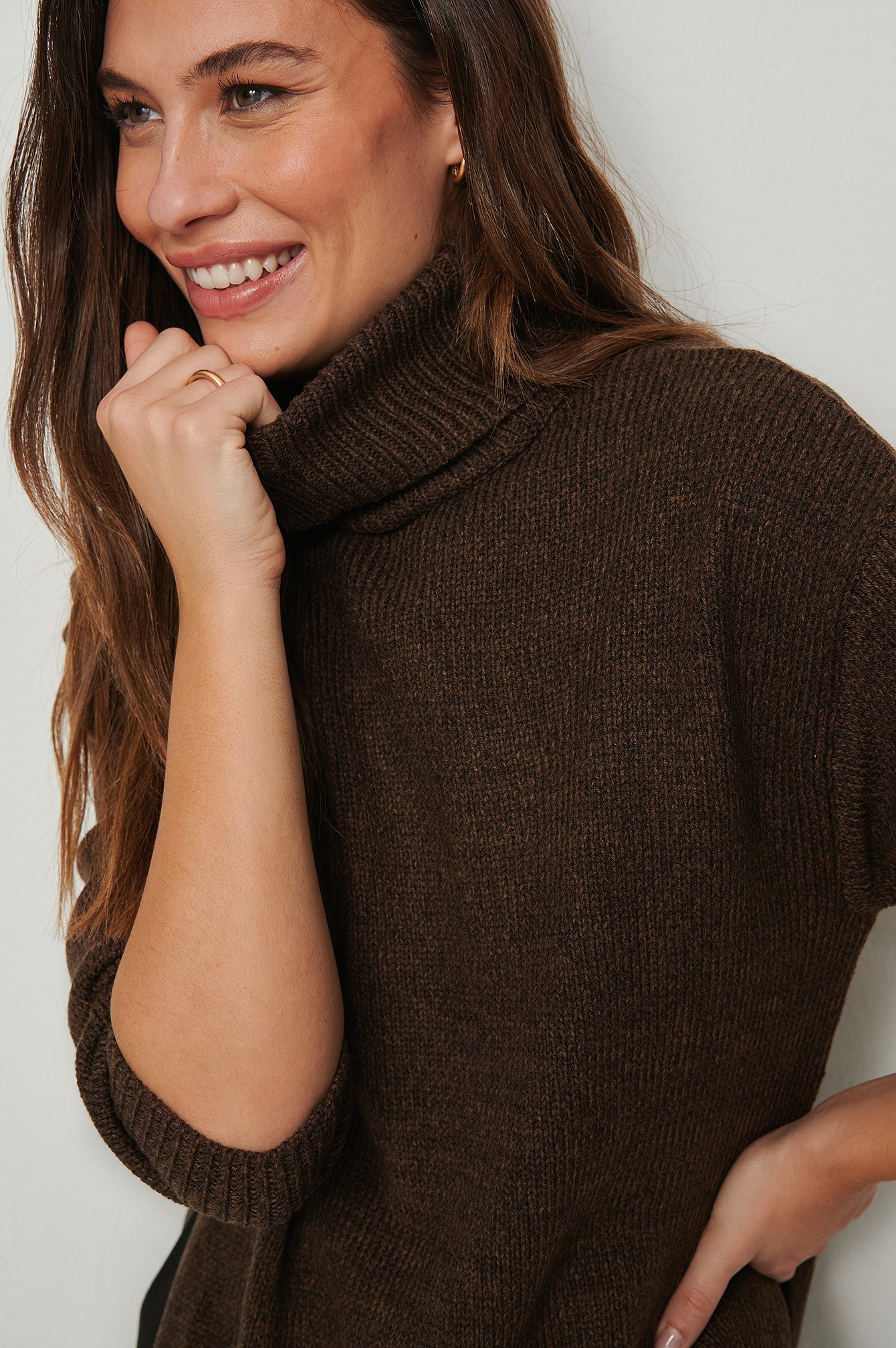 Brown Genanvendt meleret strikket sweater med høj hals og lange ærmer