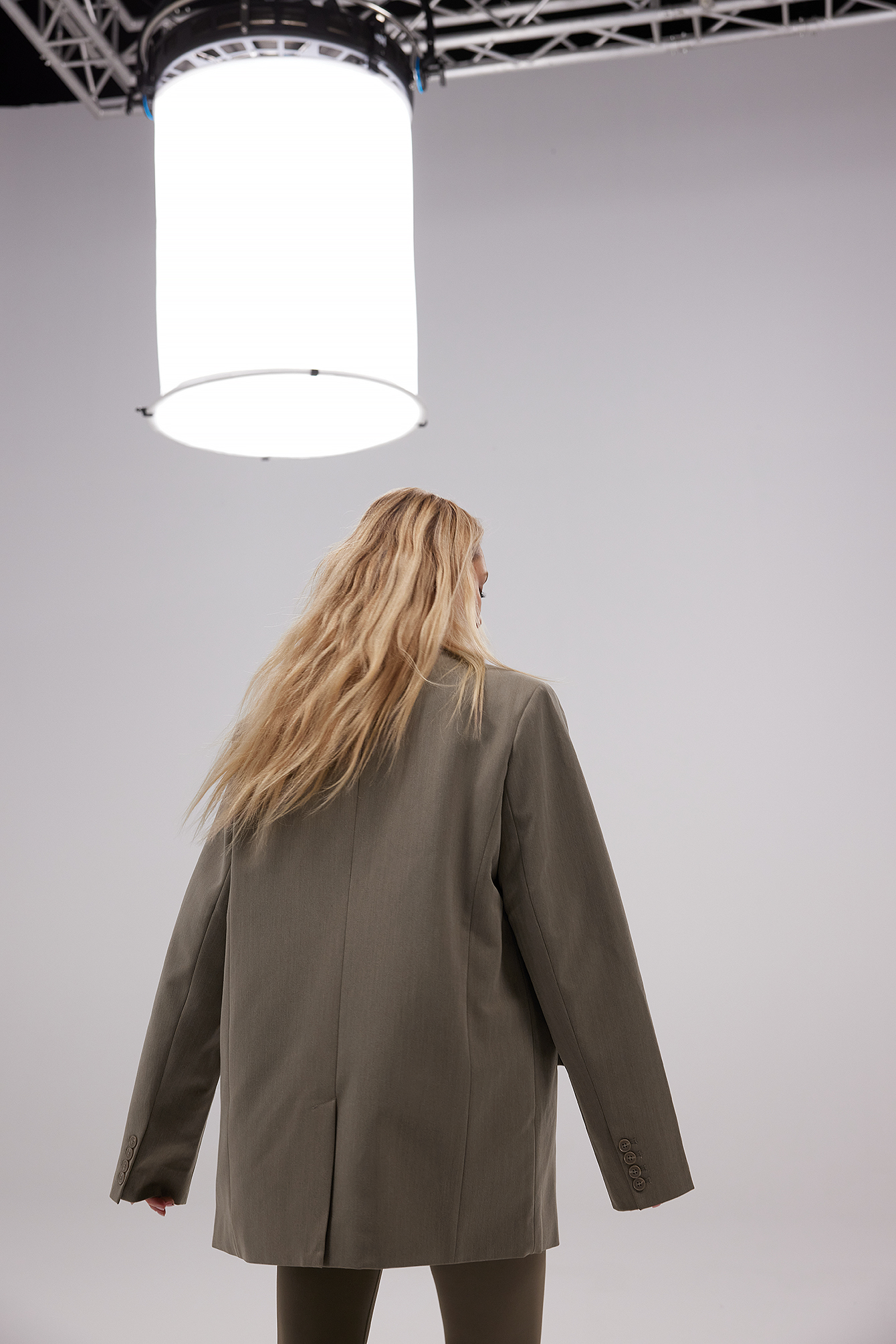 JOSEFINE HJ X NA-KD MEN'S FIT BLAZER BEIGE