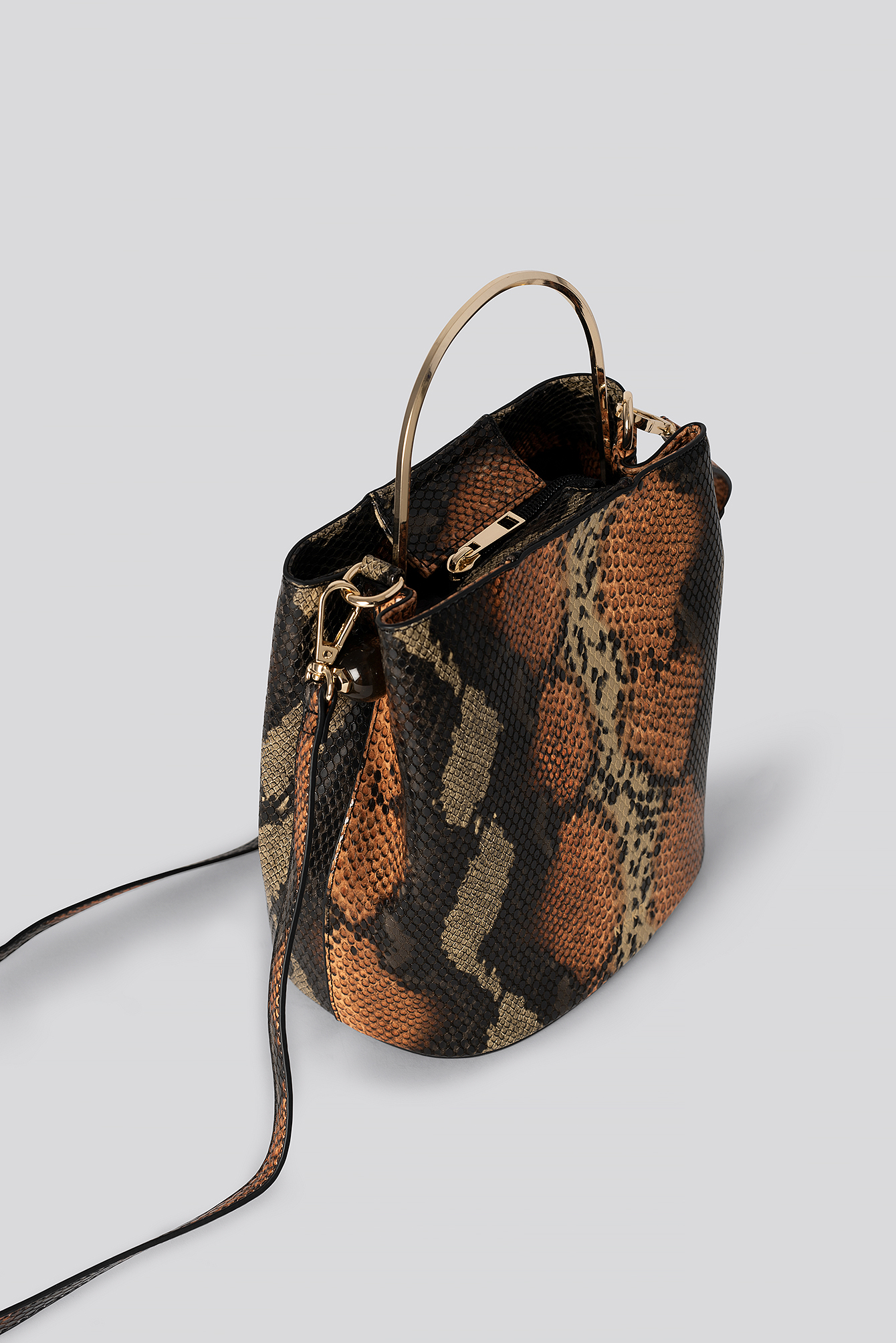 Metal Handle Bucket Bag Snake