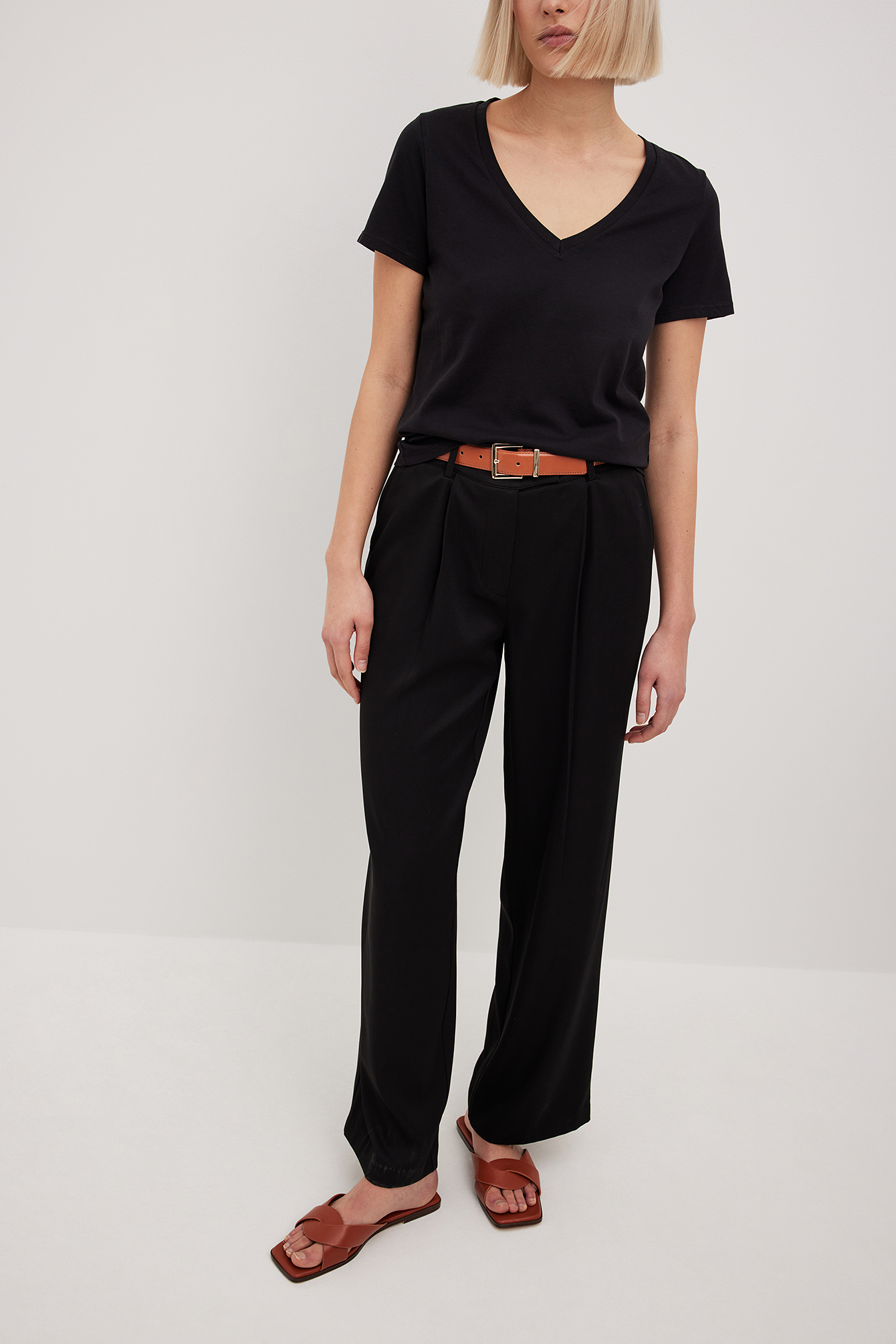 Mid waist straight leg suit pants black — byxor med fickor från NA-KD