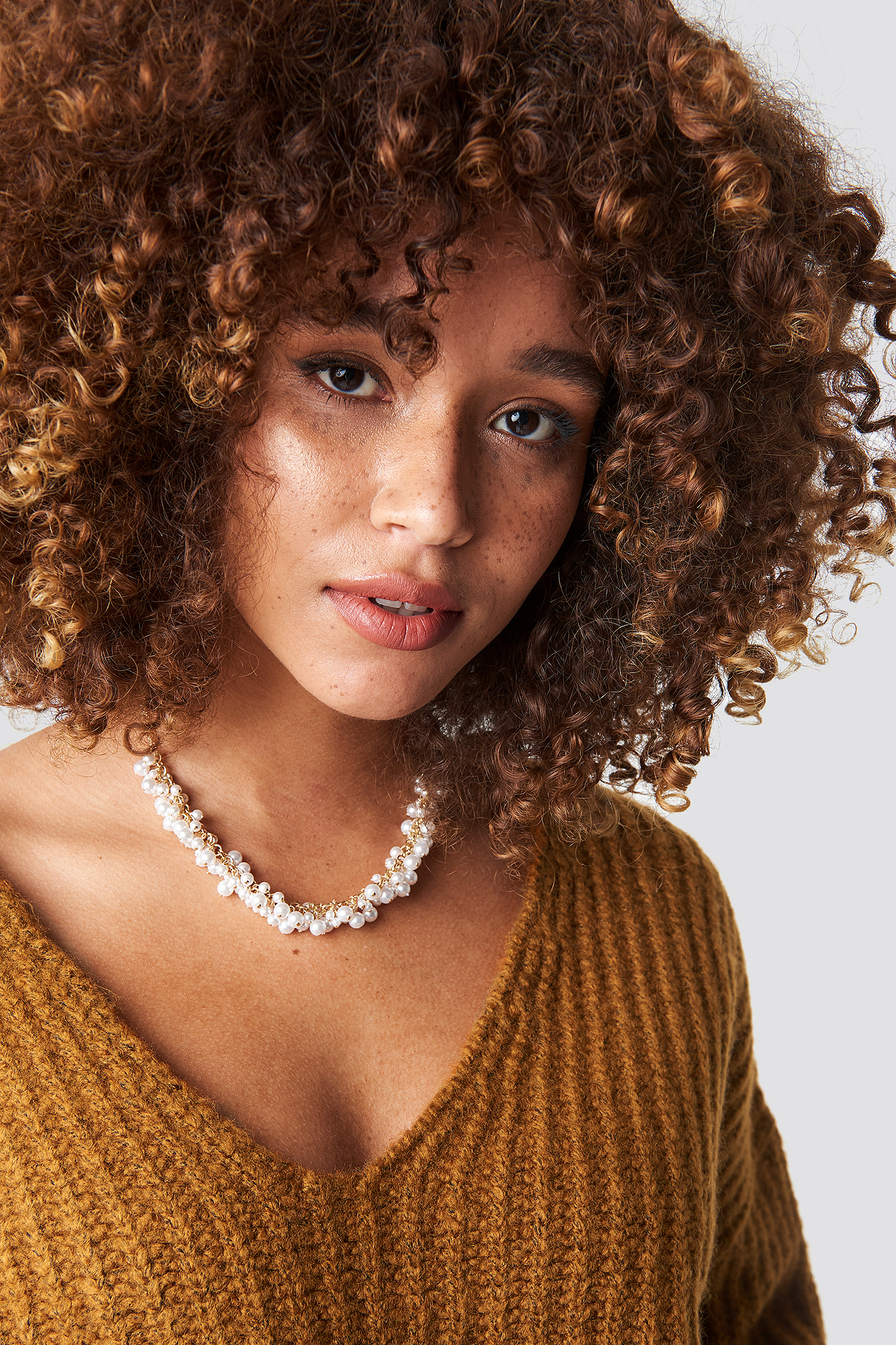 Mini Pearls Short Necklace Gold