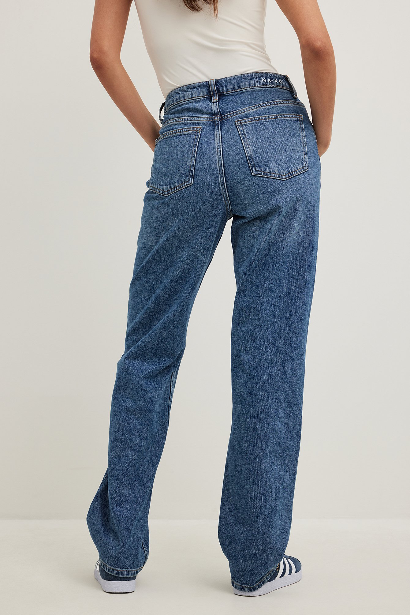 Jeans med lige ben og høj talje |
