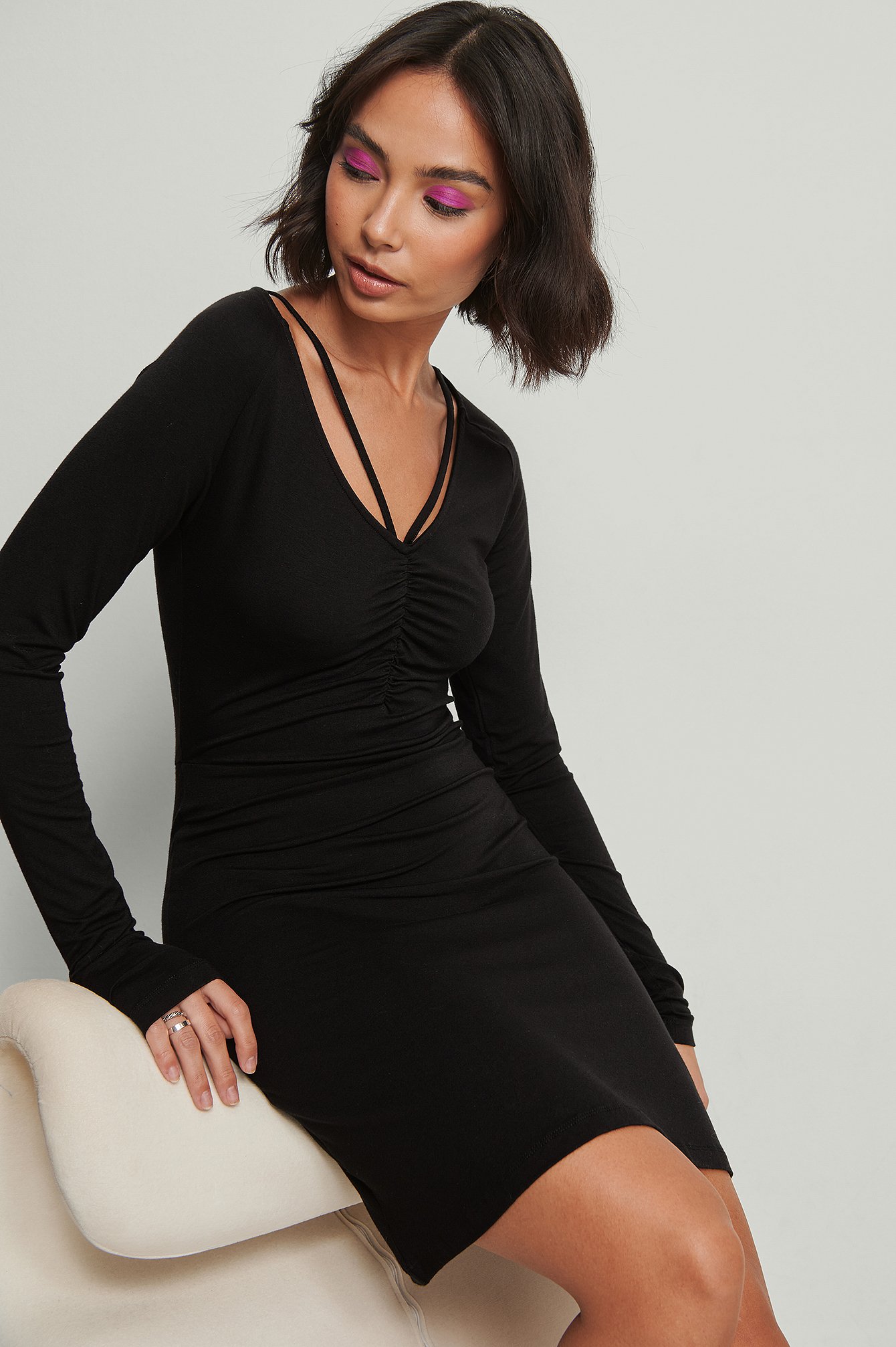 Black Jersey mini-jurk met detail op de hals