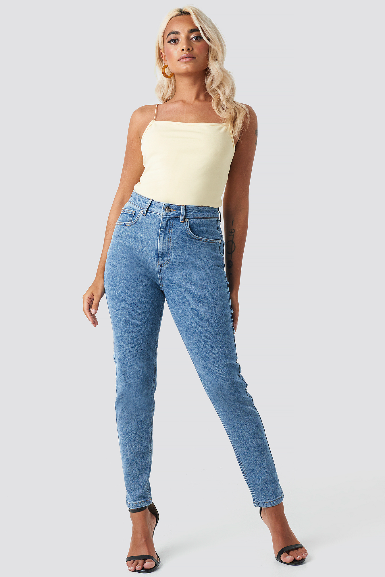 Mom Jeans Light Mid Wash