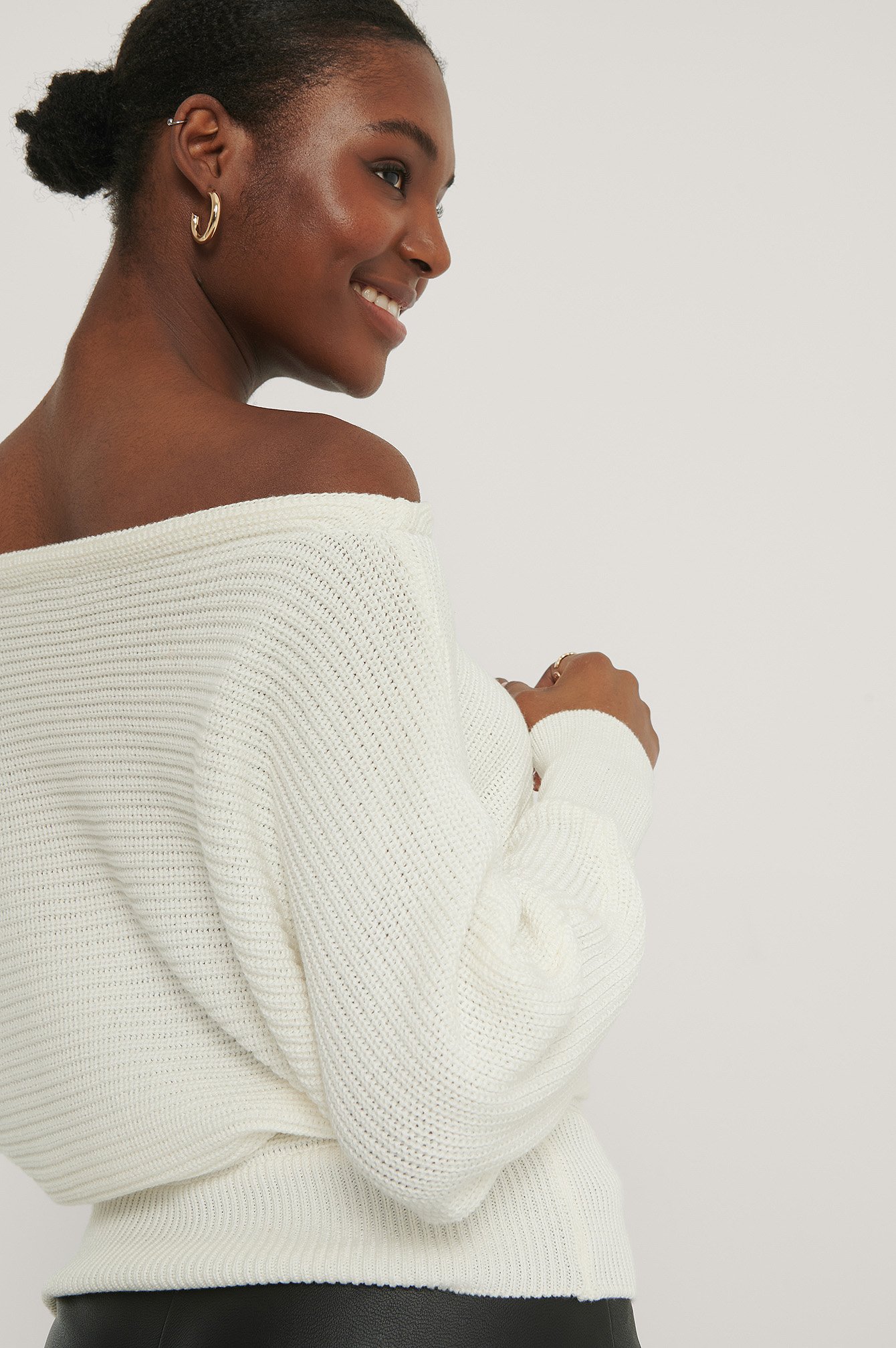 Off Shoulder Knitted Sweater Offwhite |