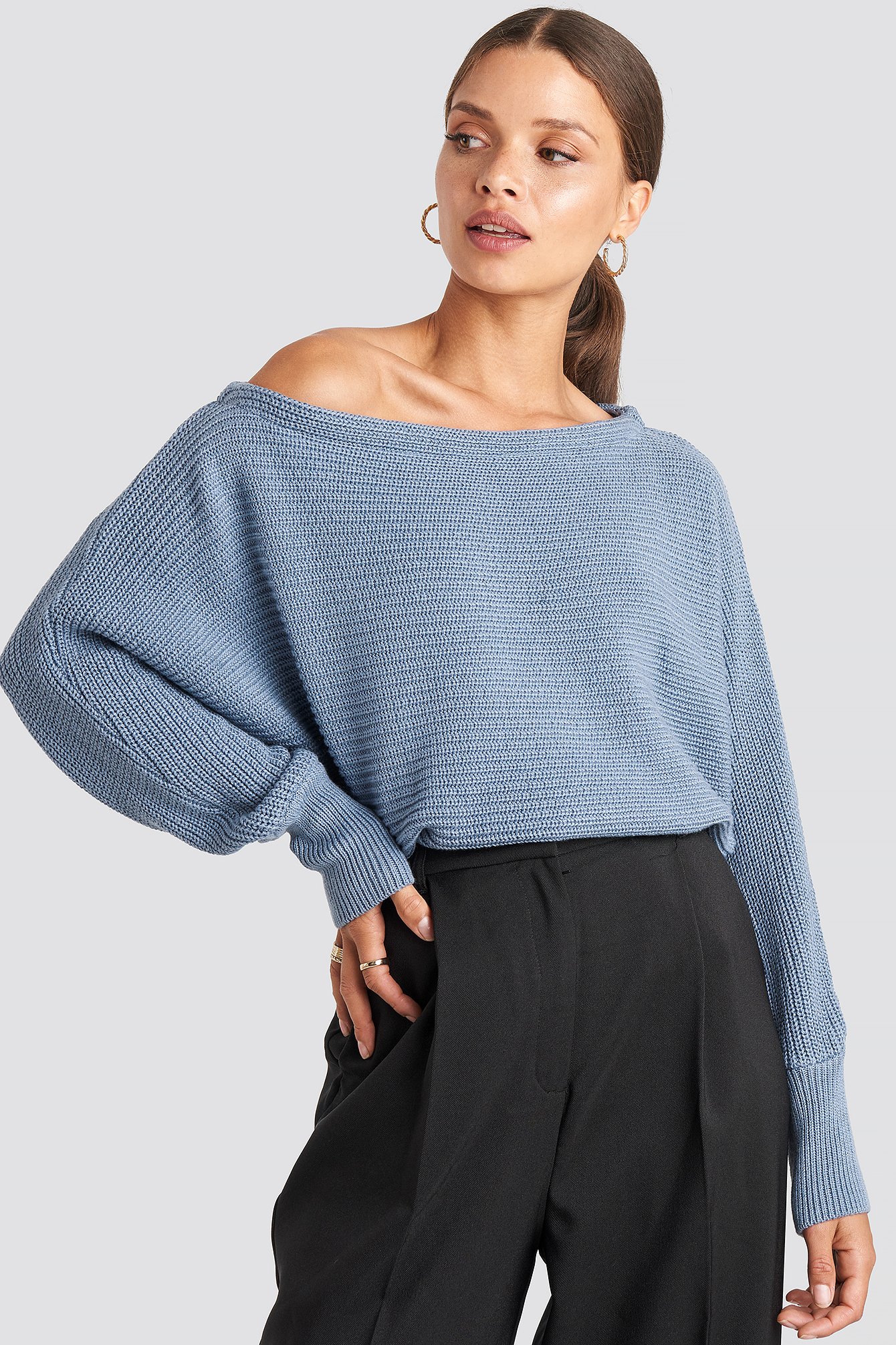 Charmant Regenboog Psychiatrie Off Shoulder Knitted Sweater Blauw | NA-KD