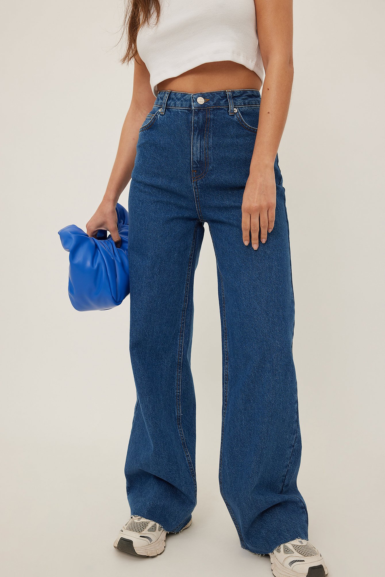 Mid Blue Wash Jeans mit ungenähtem Saum aus Bio-Baumwolle