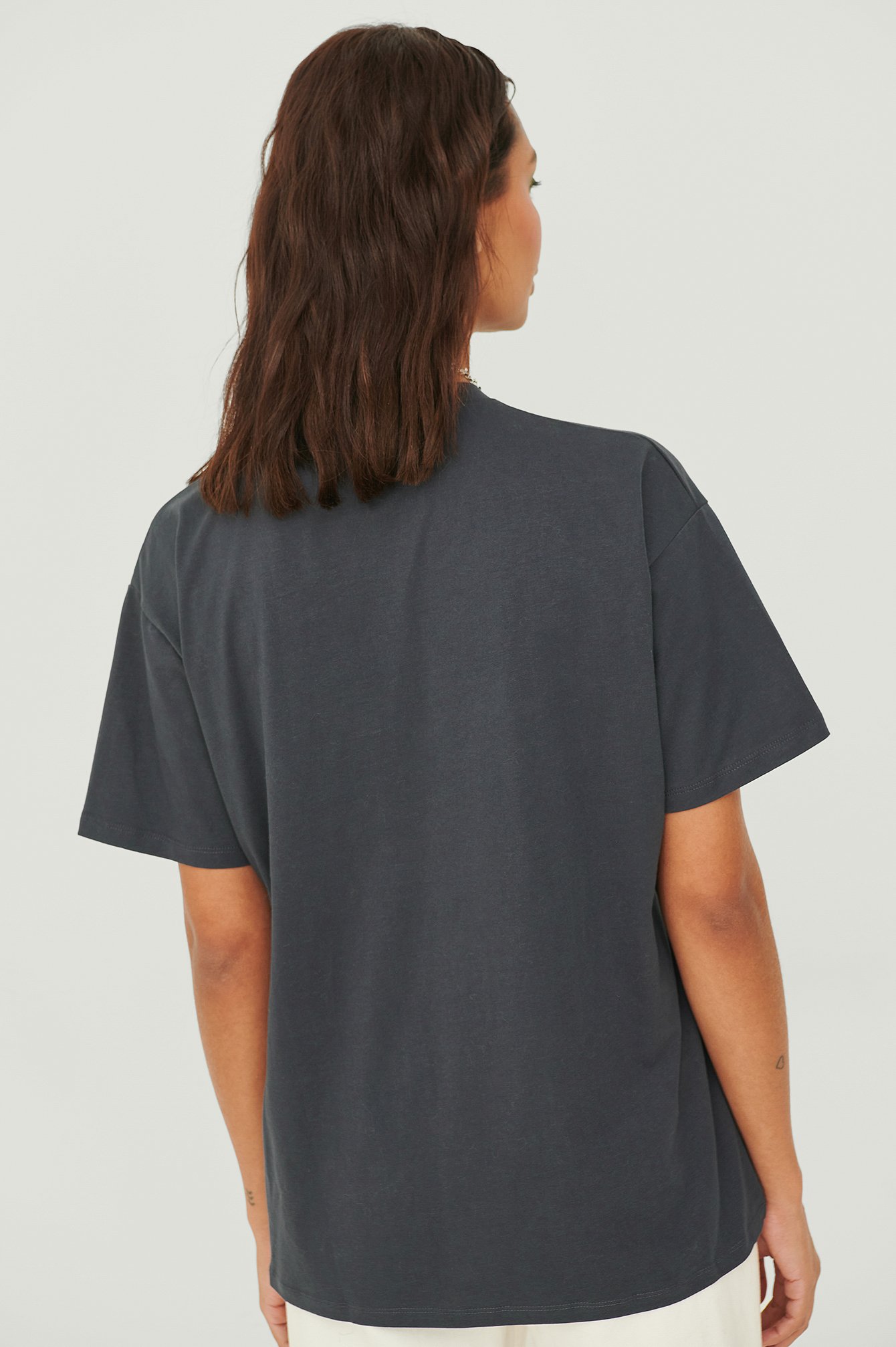 Off Black Organisk oversized t-skjorte med rund hals