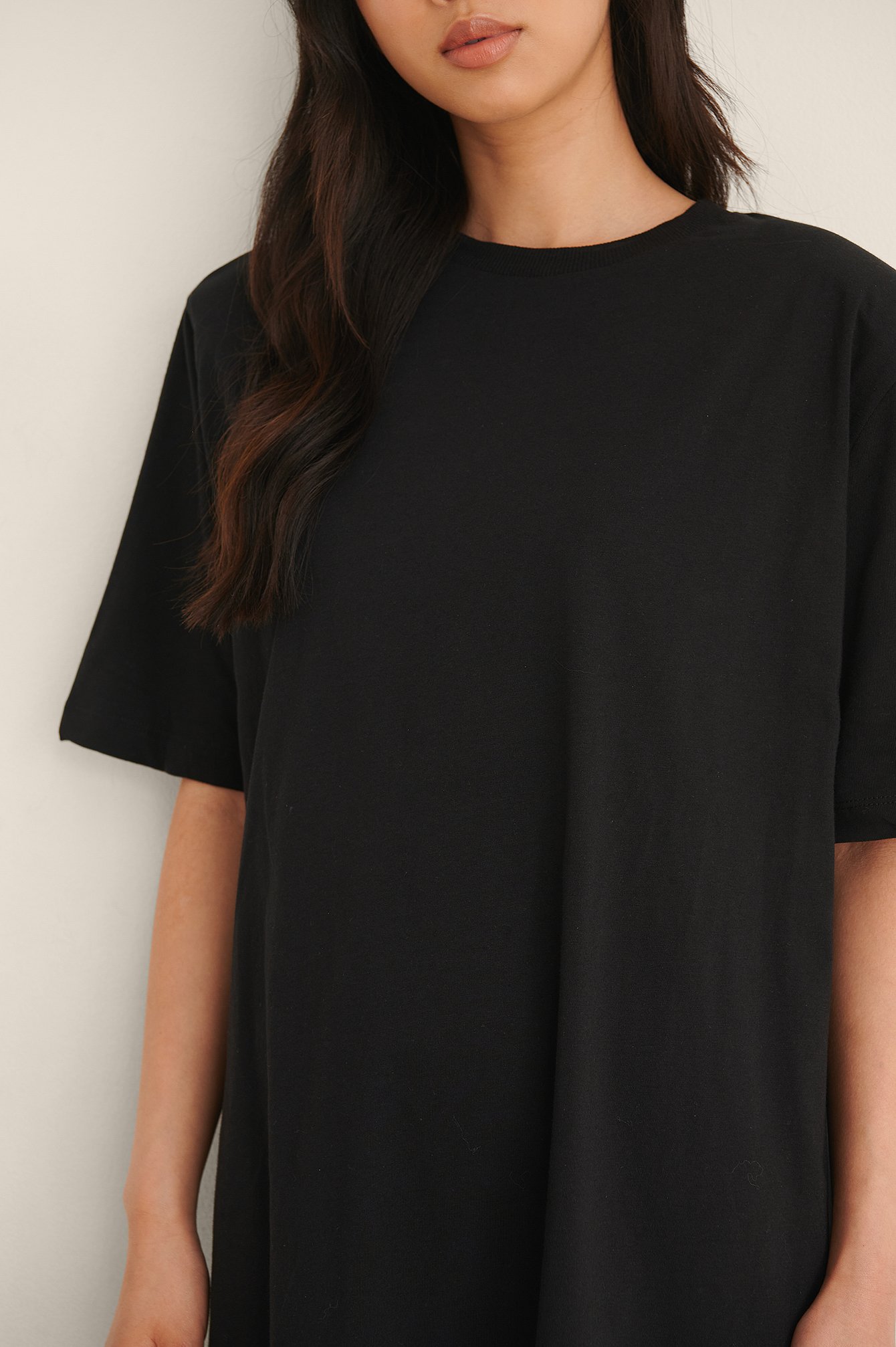 Black Bio-T-Shirt-Kleid mit Schulterpolstern