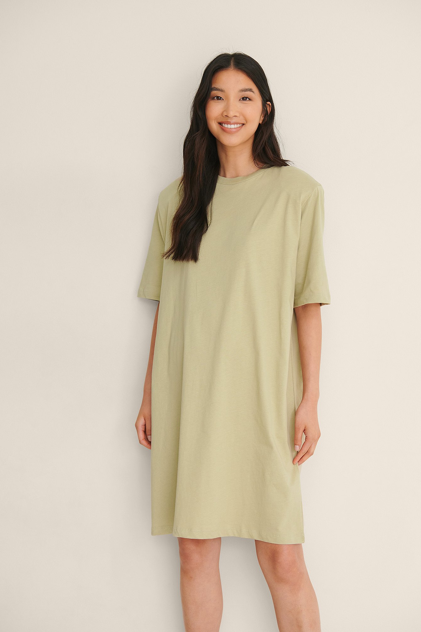 Light Green Ekologiczna sukienka typu T-shirt z watowanymi ramionami