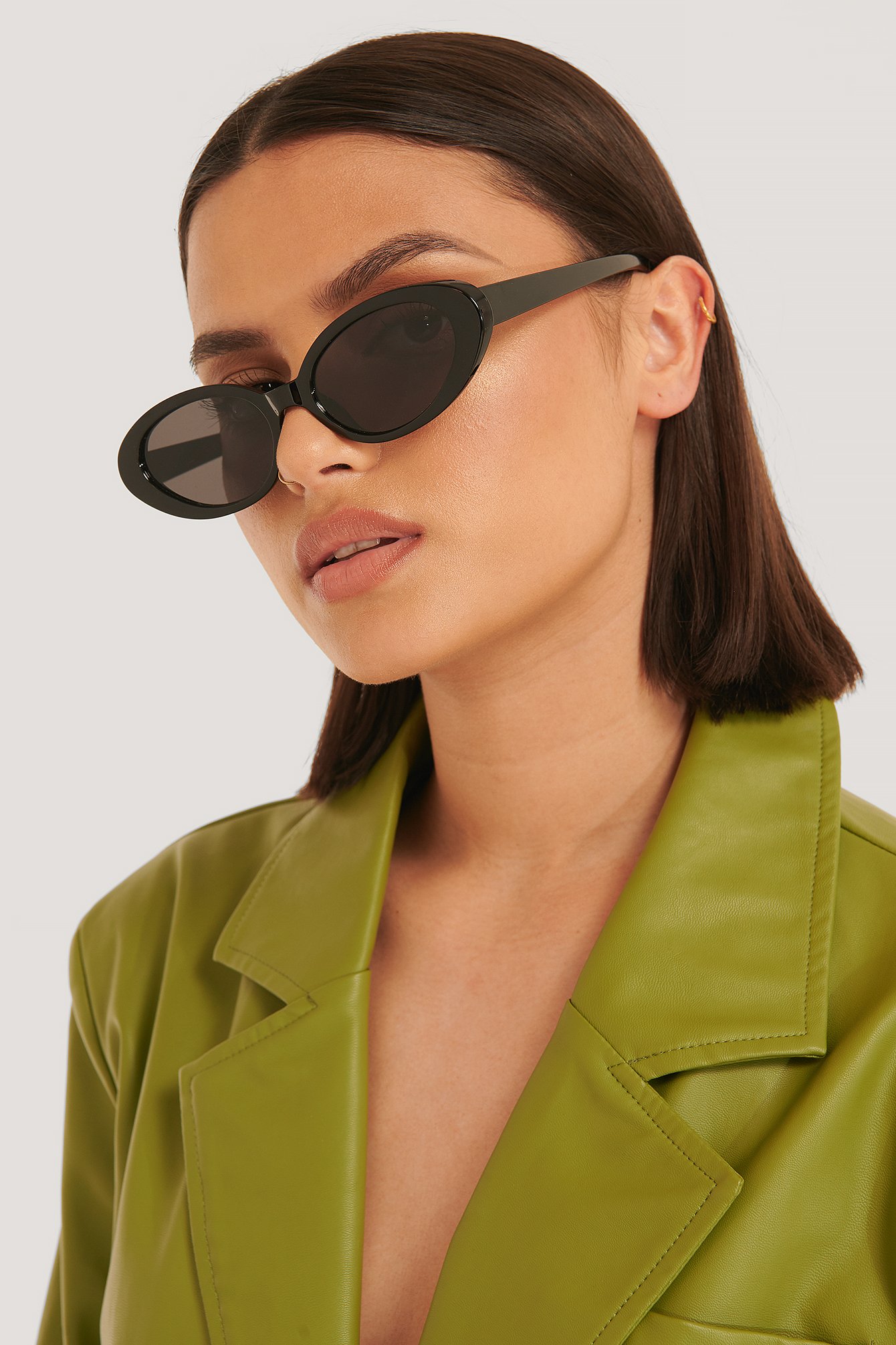 na-kd accessories -  Ovale Retro-Sonnenbrille - Black