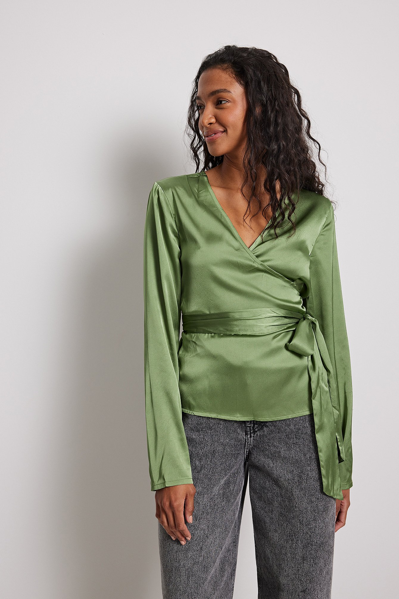 Dusty Green Bluse mit Overlap-Front