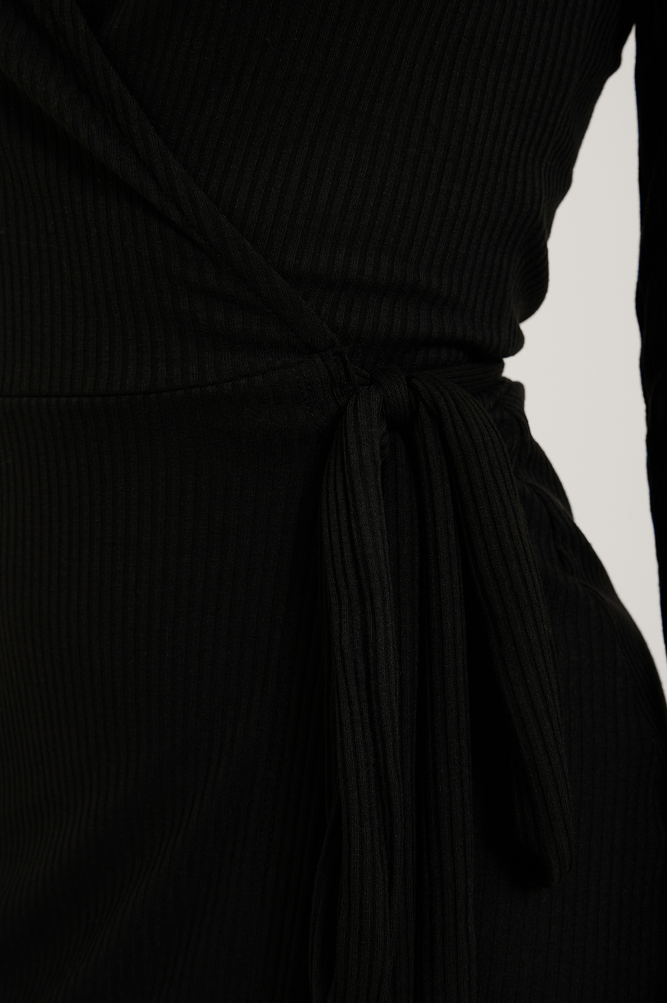 Black Genanvendt Kort Slå-om-kjole