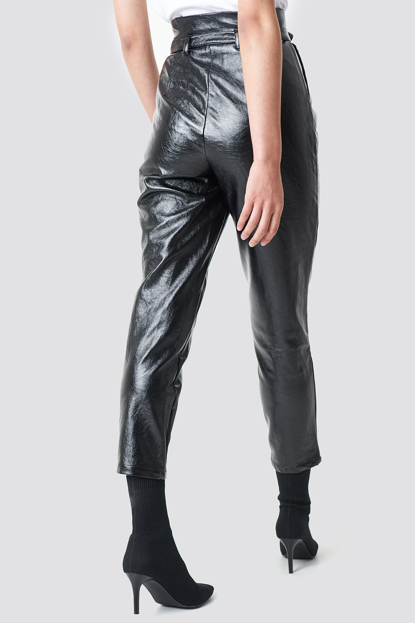 Paperwaist Patent Leather Pants Black | na-kd.com