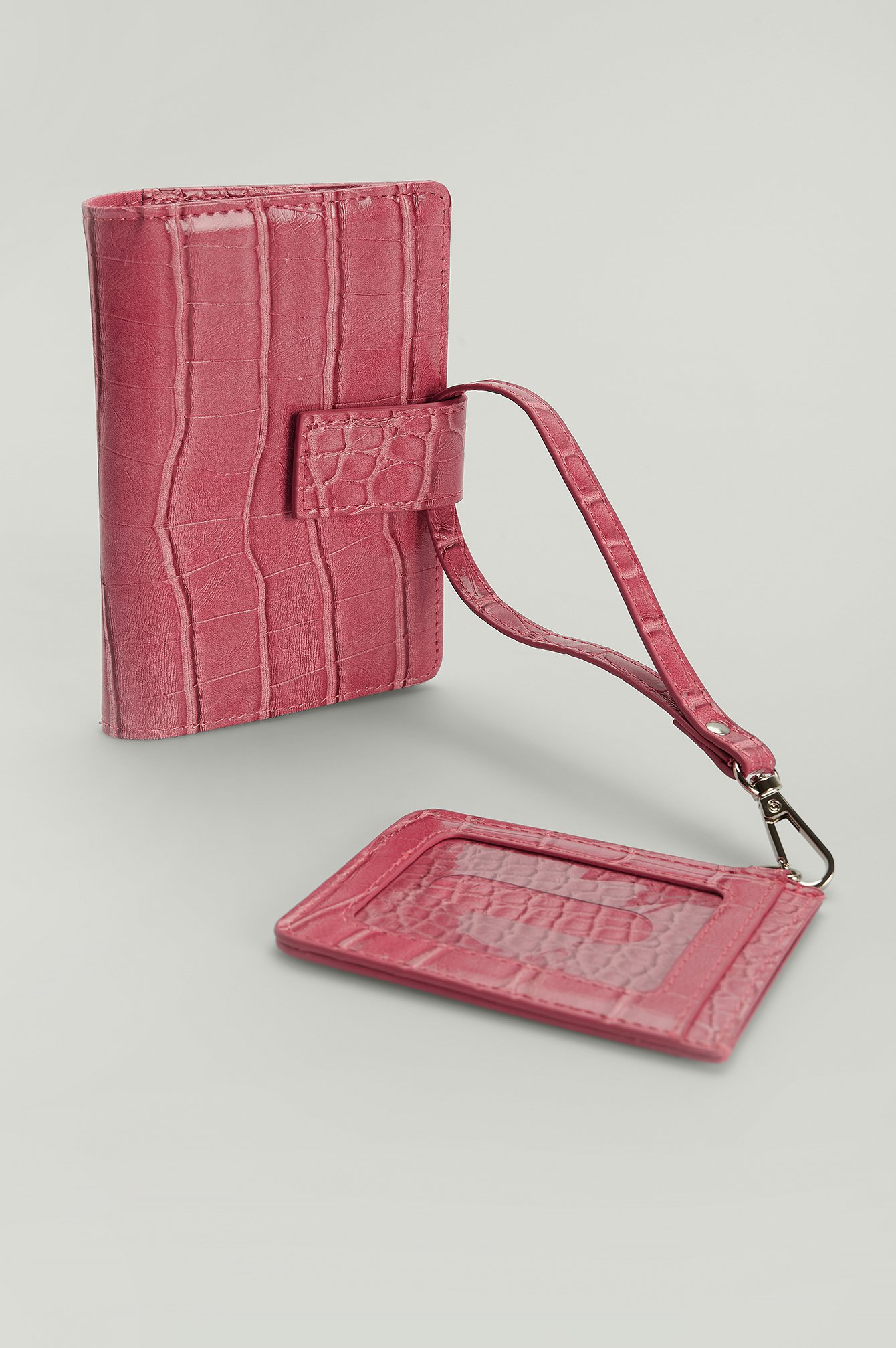 Strong Pink Set con custodia per passaporto e targhetta per valigia