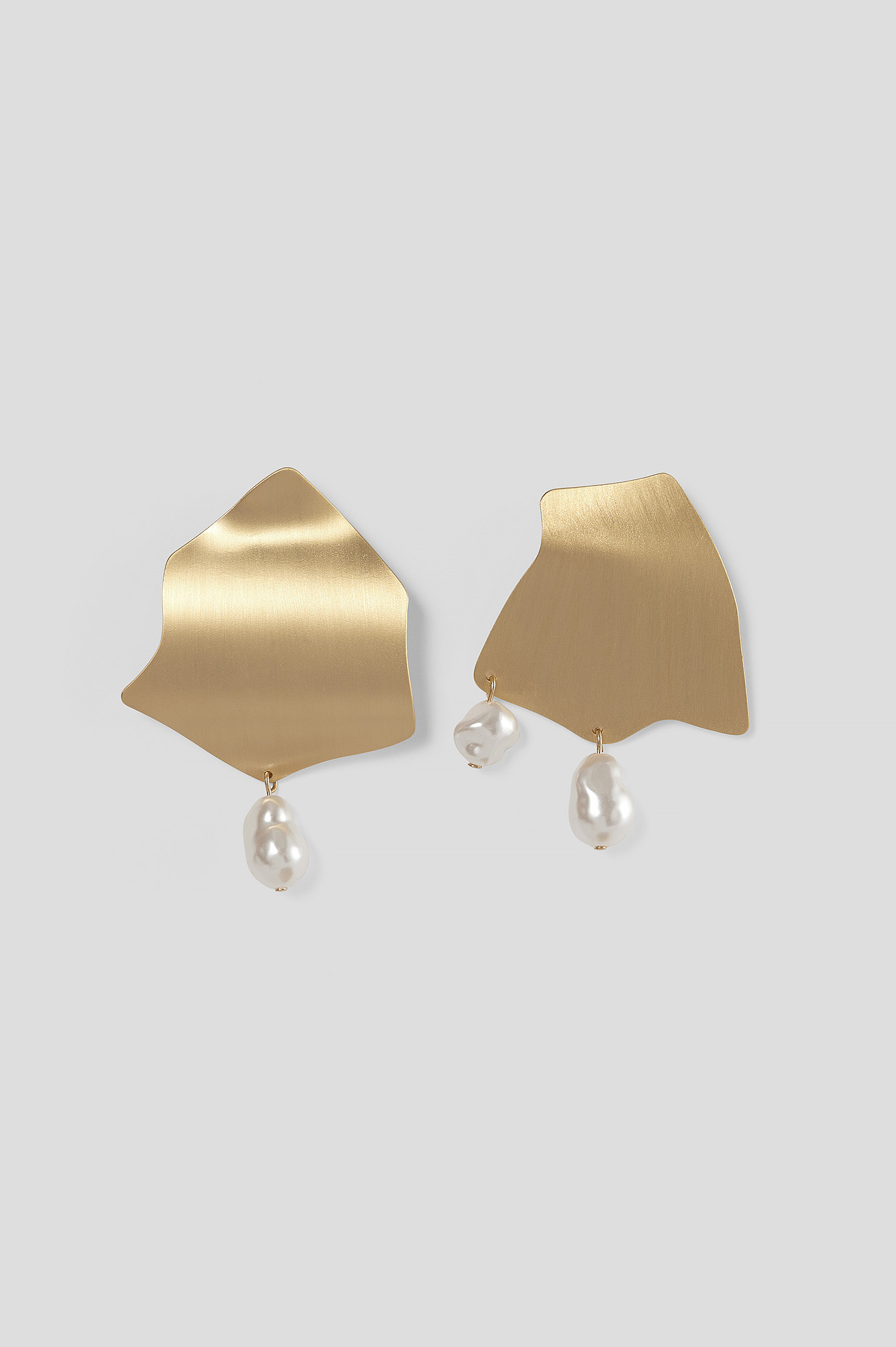 Gold Pearl Detailed Plate Earrings