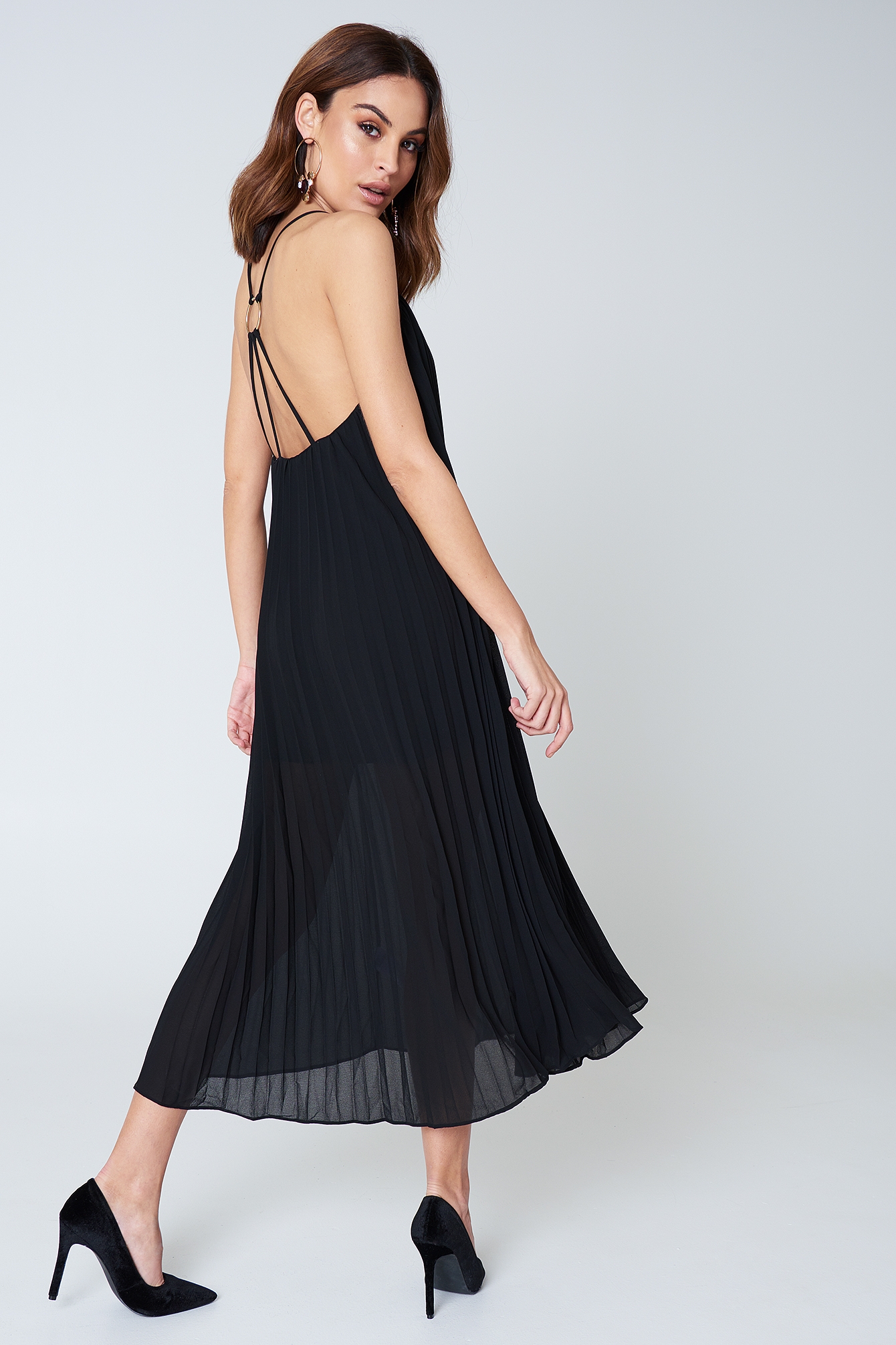 Pleated Chiffon Strap Midi Dress Black | NA-KD